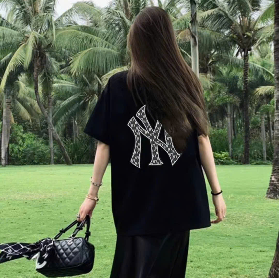 Áo phông unisex, logo nhỏ trước ngực, logo to sau lưng