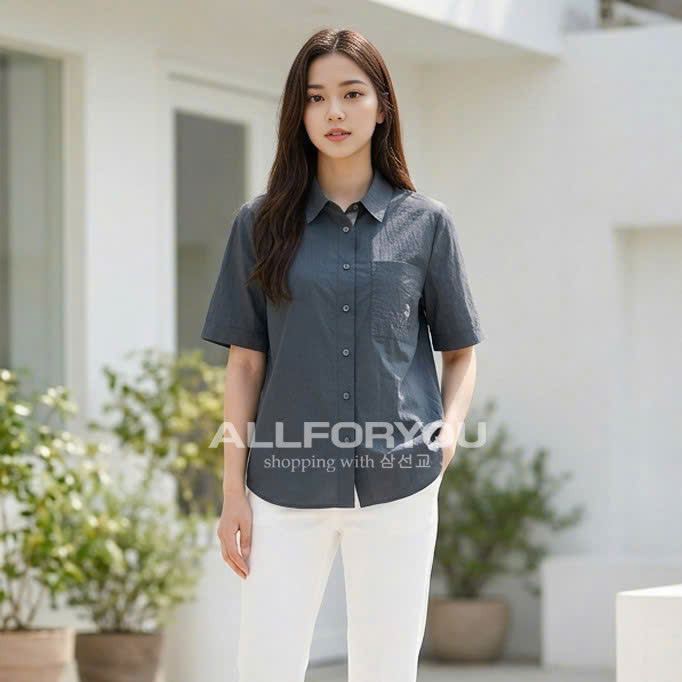 Áo sơ mi cổ đức, ngắn tay, túi thuê chữ Jardin, nẹp áo có xọc xanh