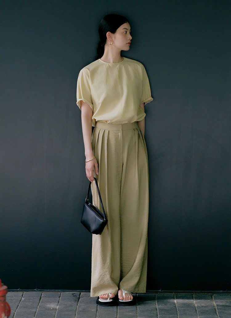 Áo sơ mi thô rayon, cổ tròn, đường may gân giữa