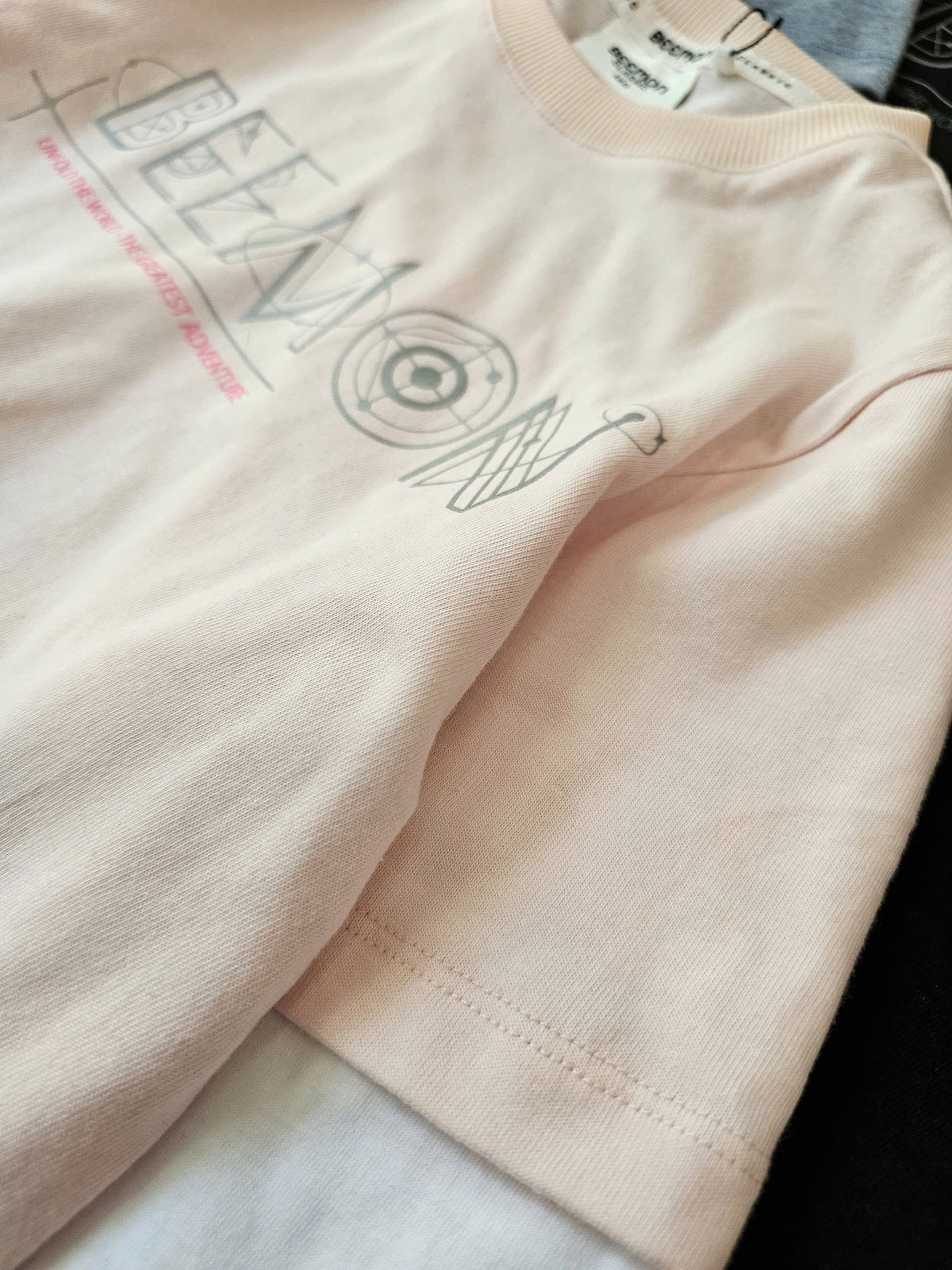 Áo thun cotton phối tay, chữ Beemon trước ngực
