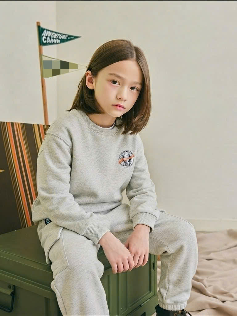 Bộ nỉ da cá Beemon, cổ tròn dài tay, quần túi hộp, in hình nguyệt quế vòng tròn