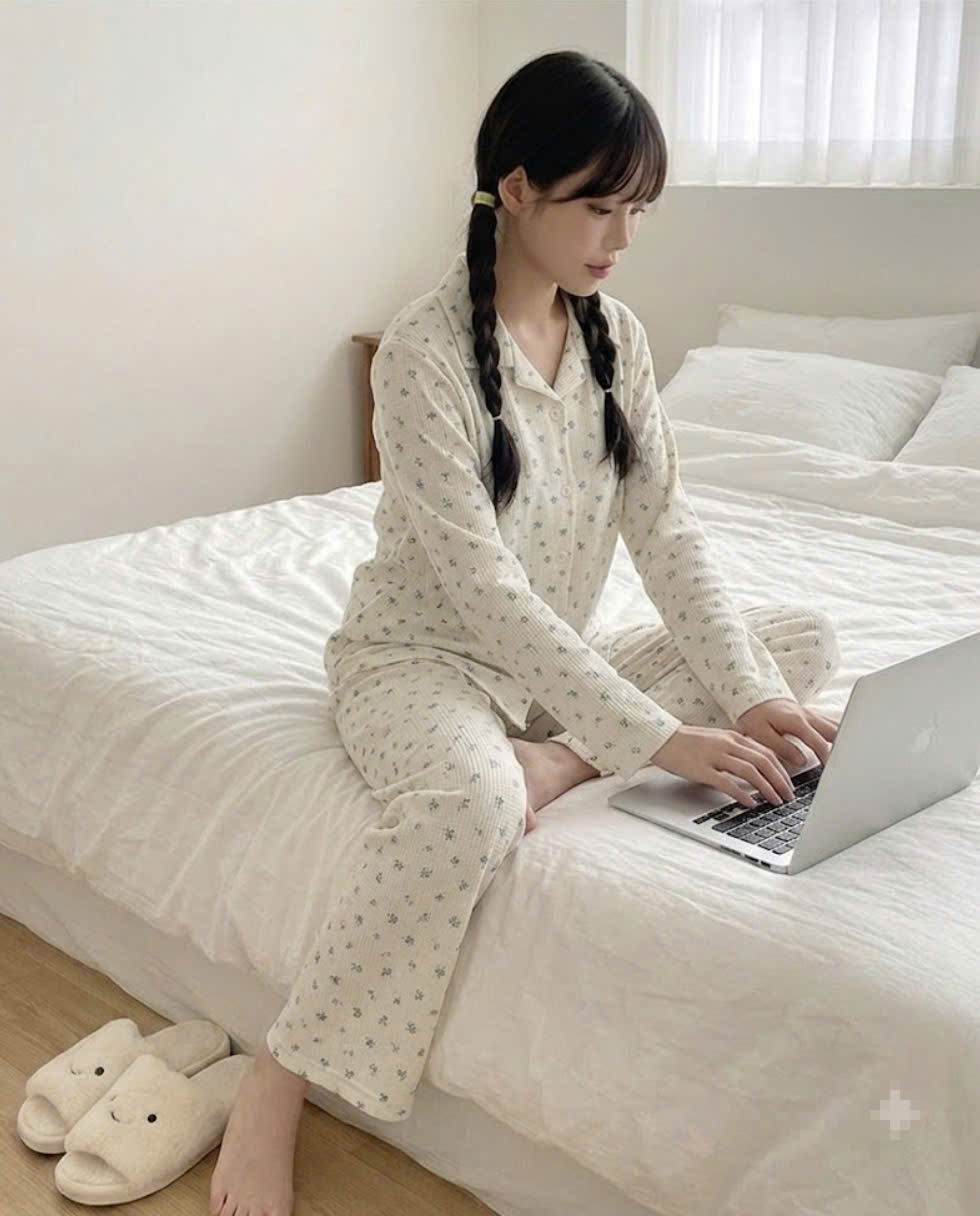 Bộ pijama hoa nhí xanh nền trắng bemoon