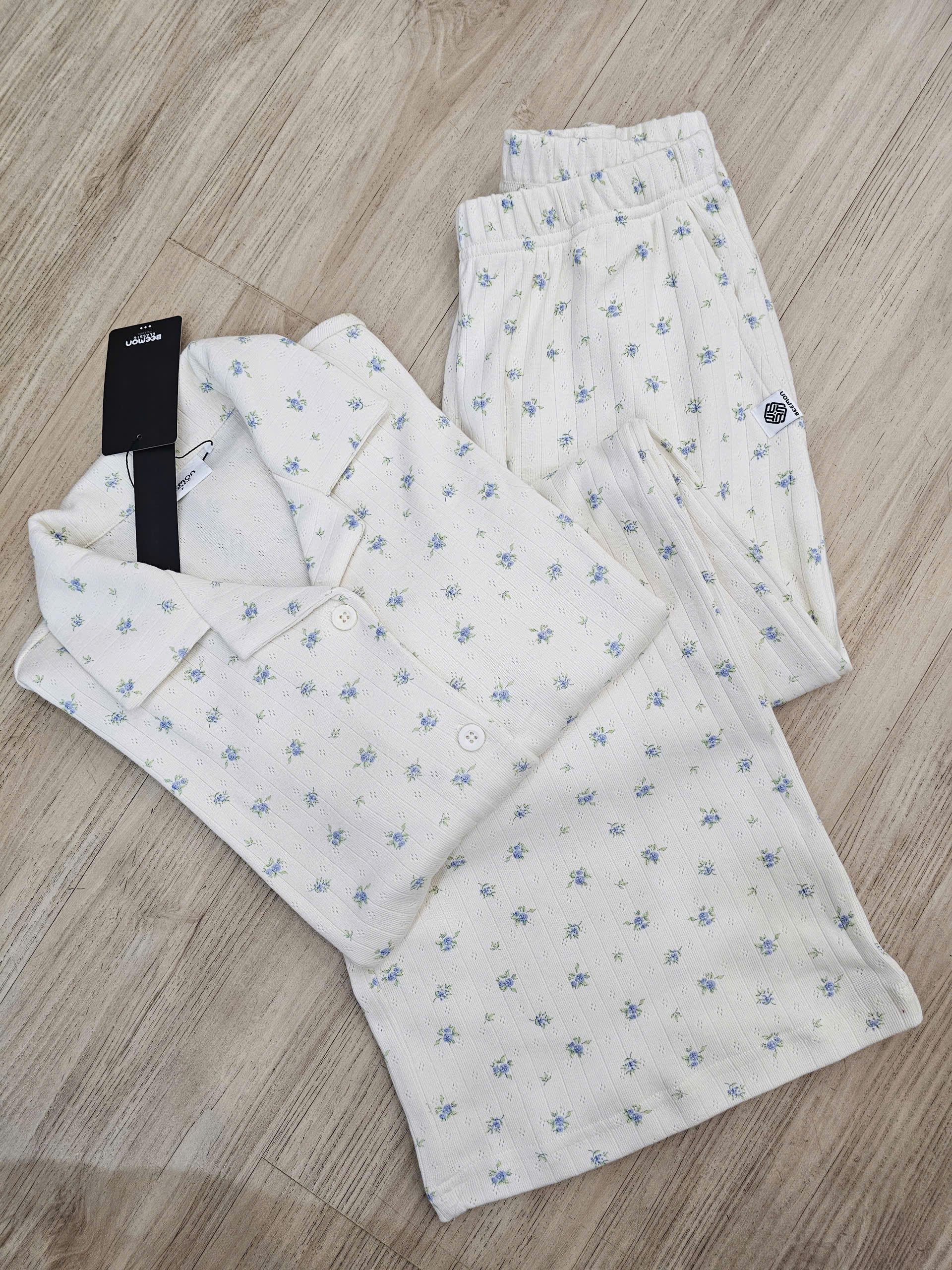 Bộ pijama hoa nhí xanh nền trắng bemoon
