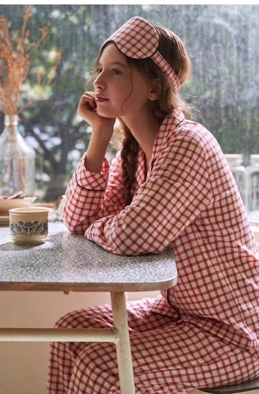 Bộ pijama kẻ caro đỏ, họa tiết gấu panda
