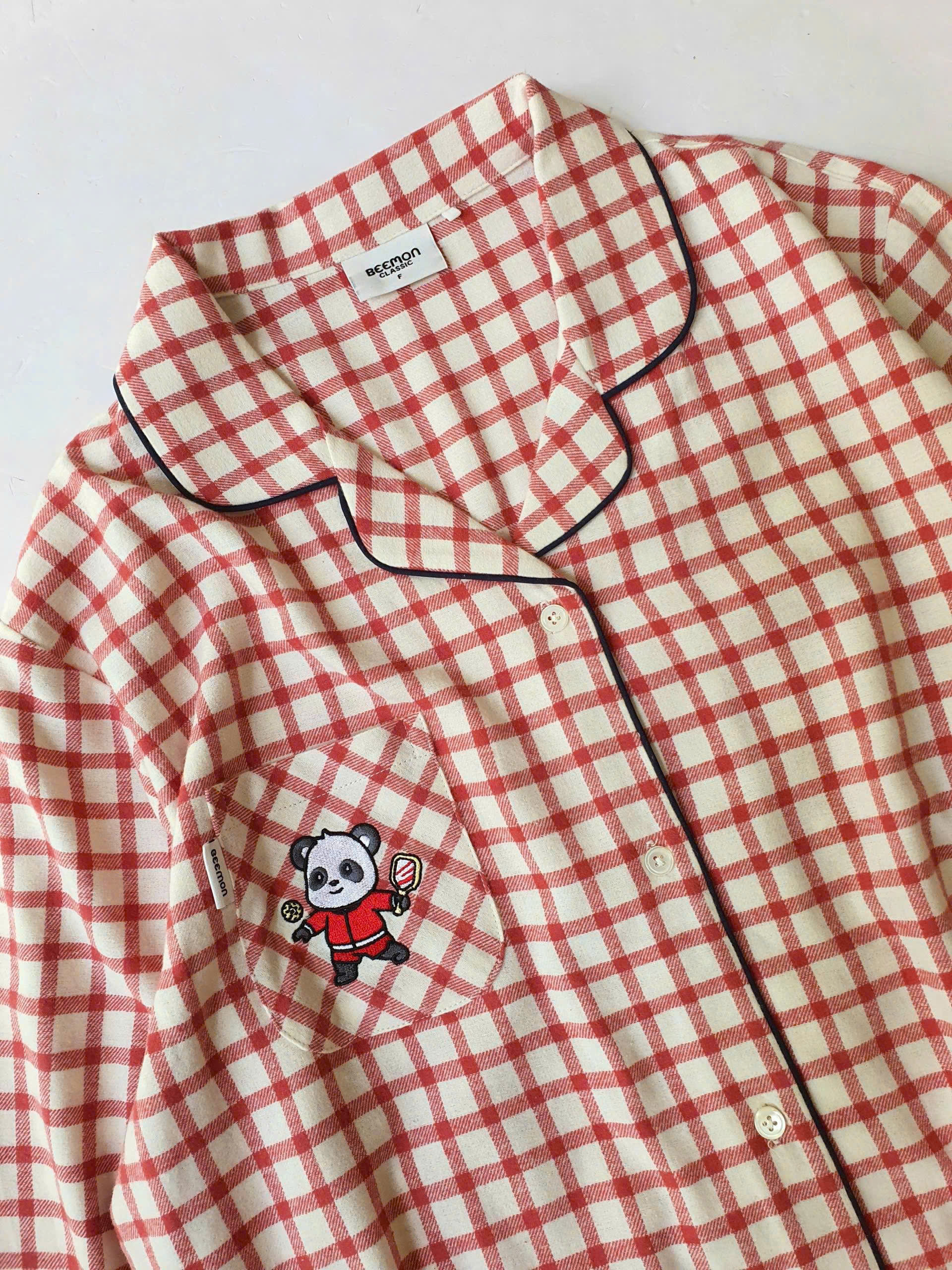 Bộ pijama kẻ caro đỏ, họa tiết gấu panda