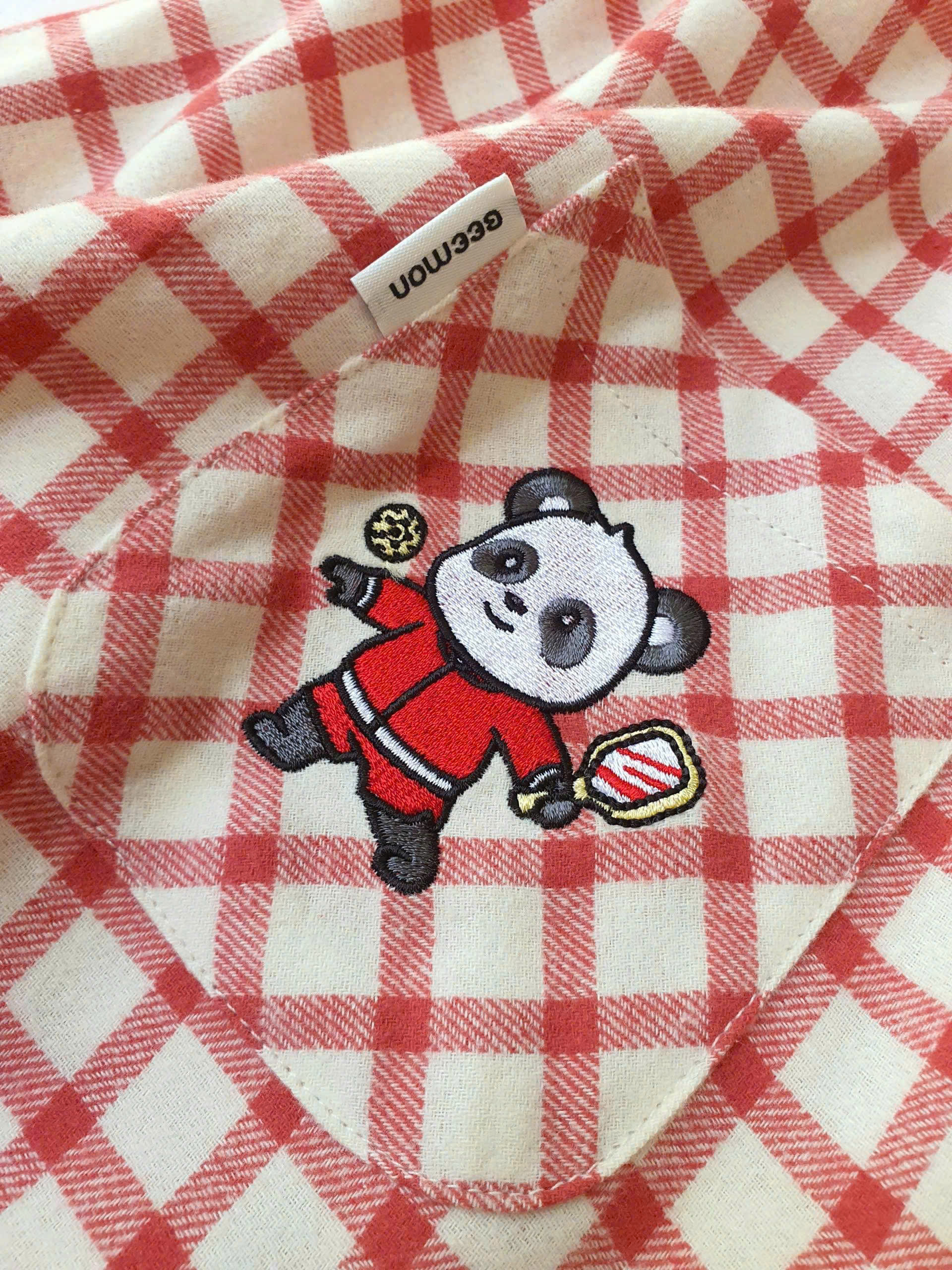 Bộ pijama kẻ caro đỏ, họa tiết gấu panda