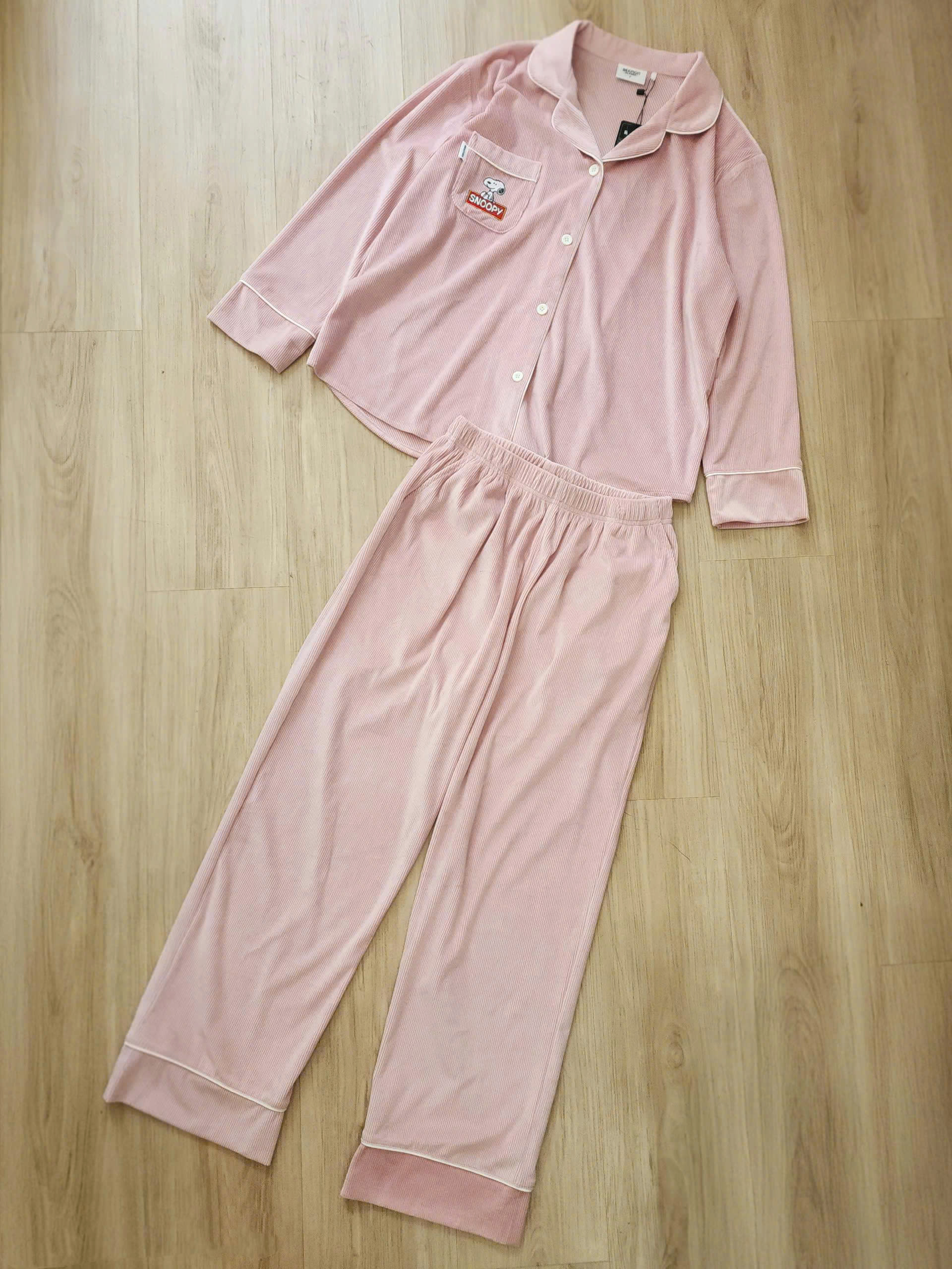 Bộ pijama nhung, gấu snoopy có túi trước ngực cổ V