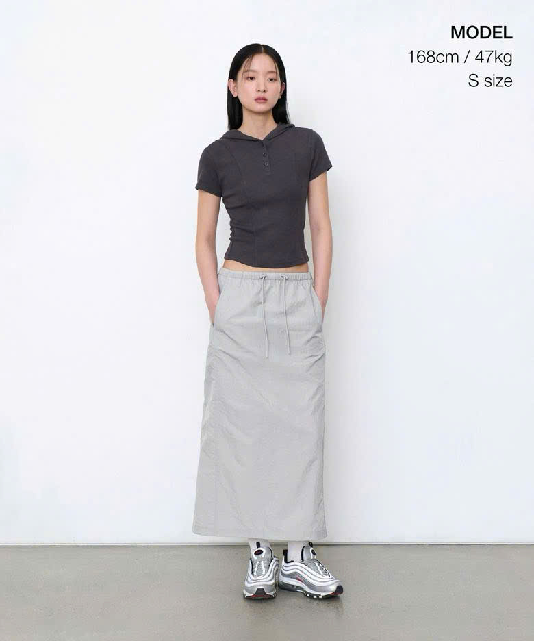 Chân váy gió, dáng dài, cạp chun, xẻ sau