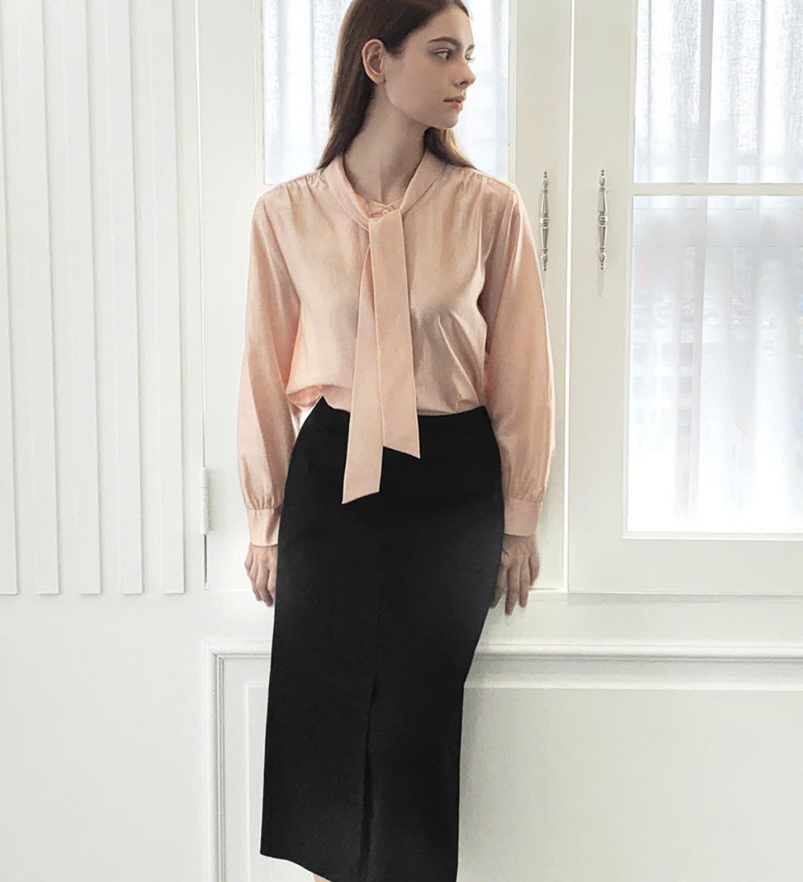 Chân váy midi chữ H, xẻ trước, cạp chun ẩn, 2 màu