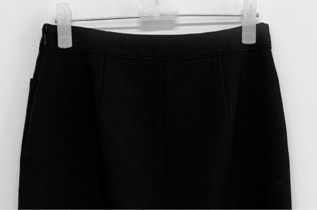 Chân váy midi chữ H, xẻ trước, cạp chun ẩn, 2 màu