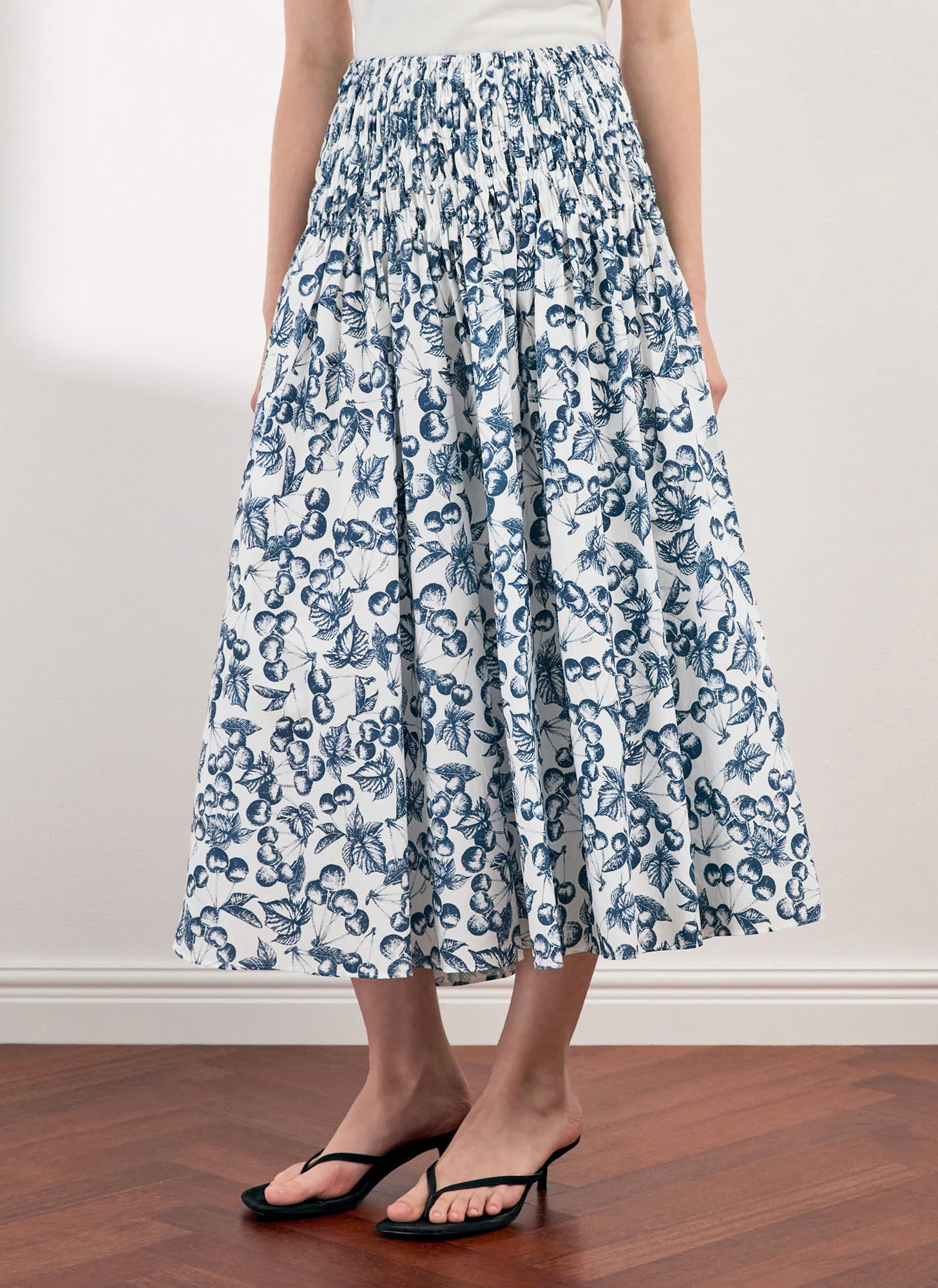 Chân váy midi dài xòe, họa tiết cherry
