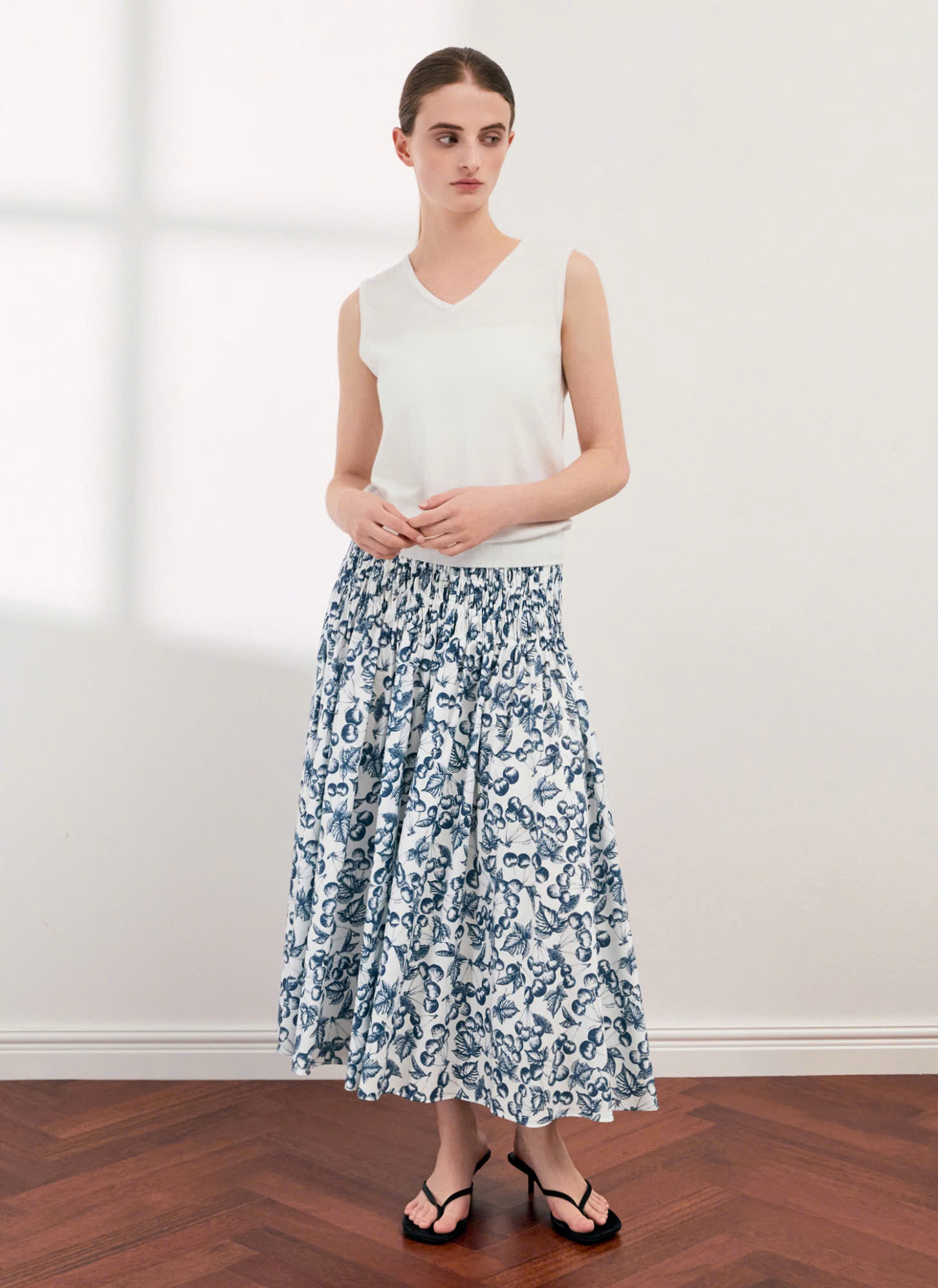 Chân váy midi dài xòe, họa tiết cherry