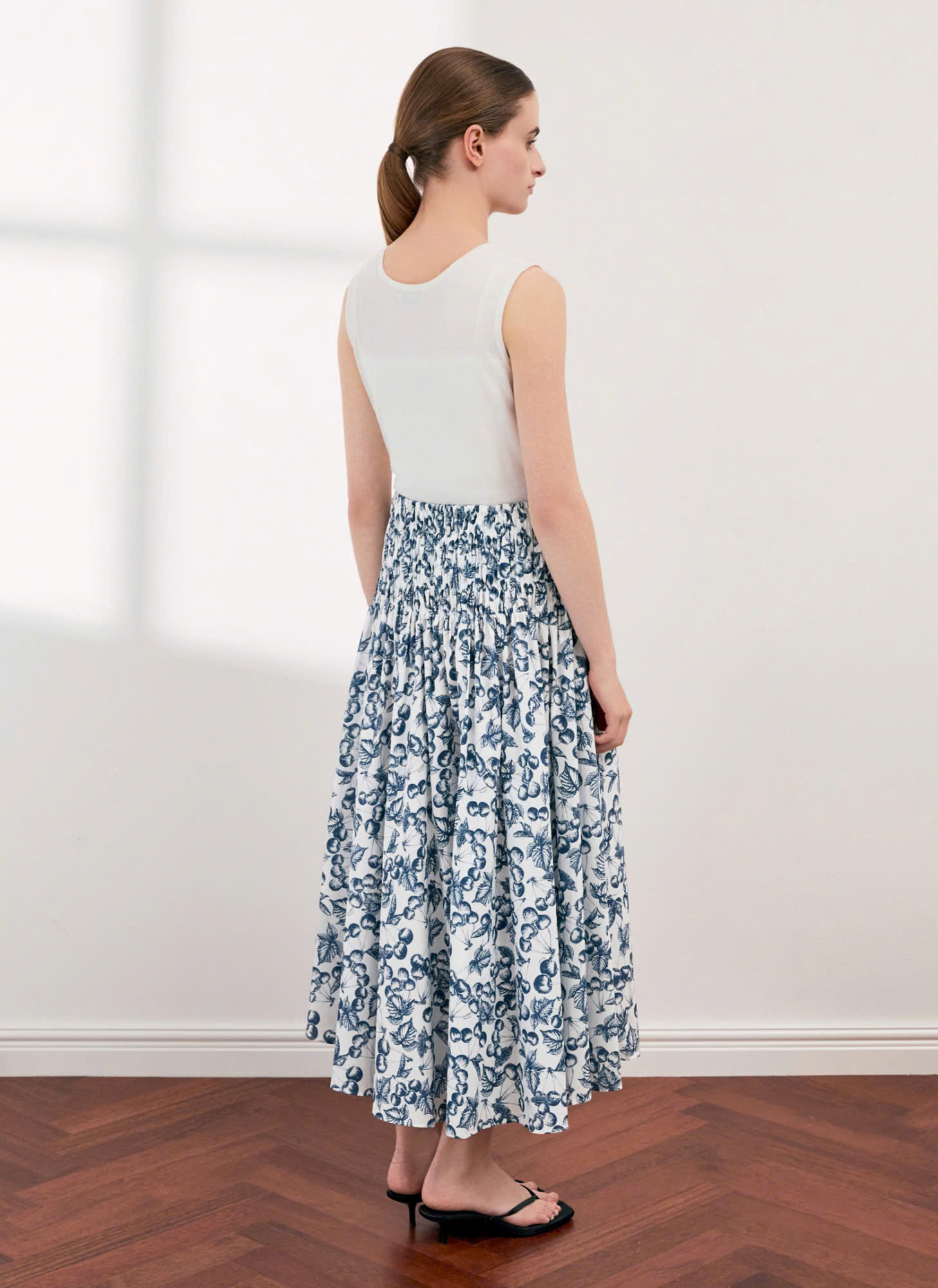 Chân váy midi dài xòe, họa tiết cherry