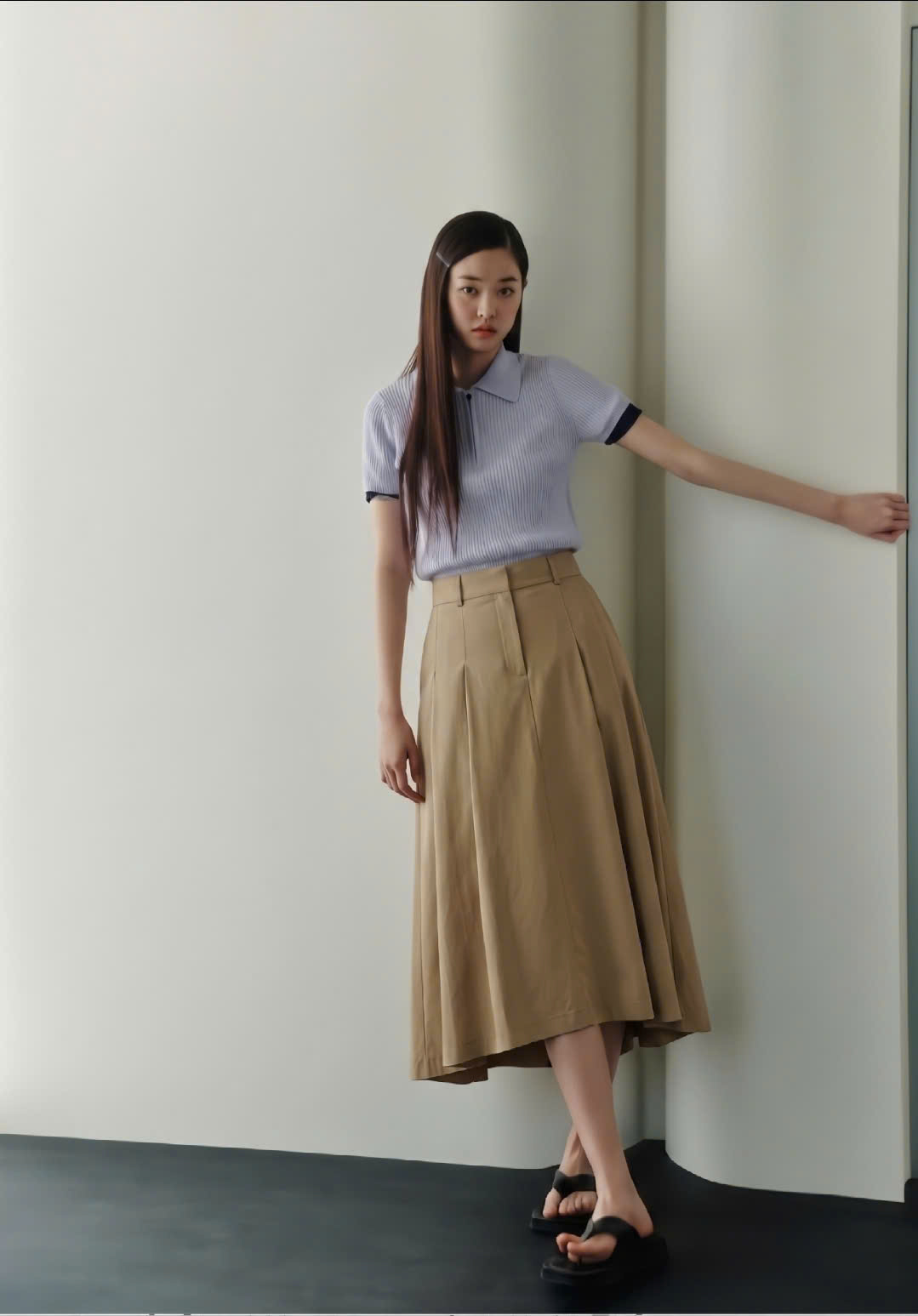 Chân váy midi dáng dài xòe xếp li, 2 túi xẻ lệch trước