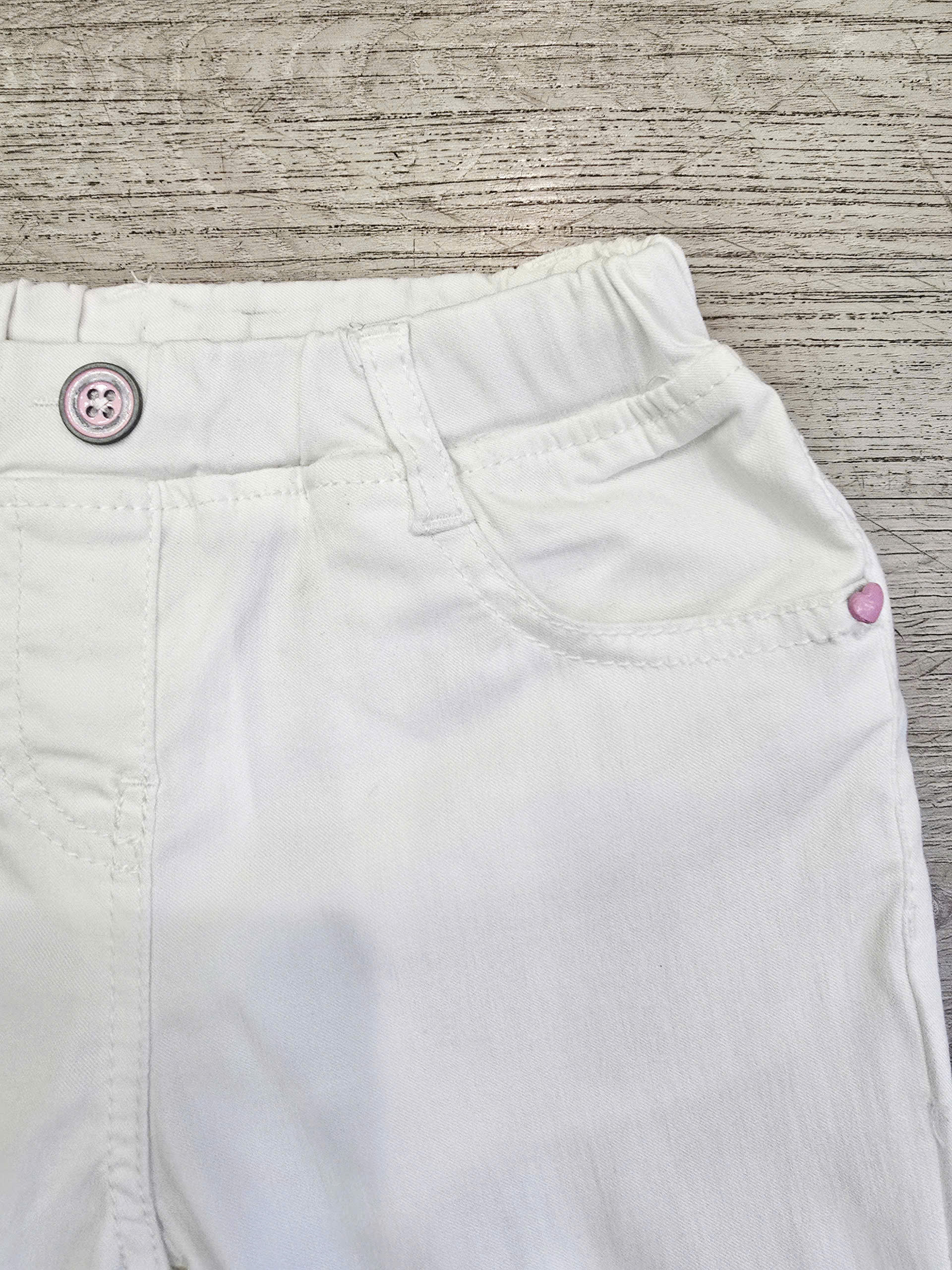 Quần Short Kid Kaki co dãn, túi 2 bên và đính trái tim mép túi