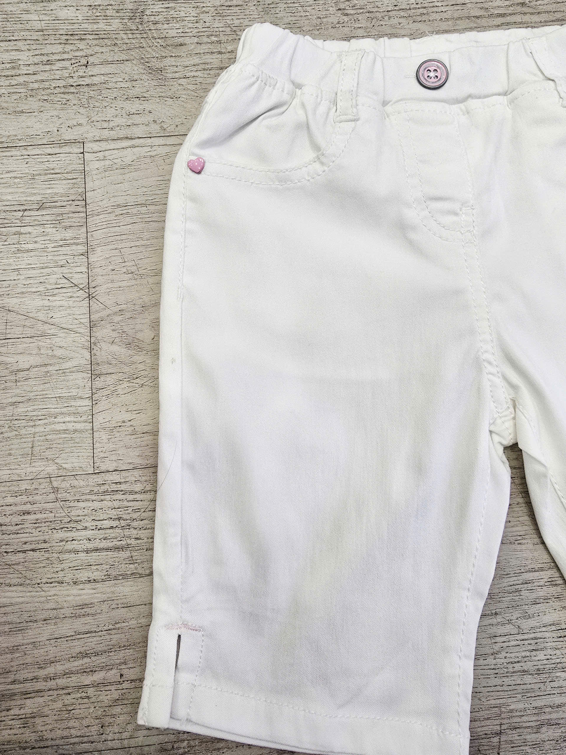 Quần Short Kid Kaki co dãn, túi 2 bên và đính trái tim mép túi