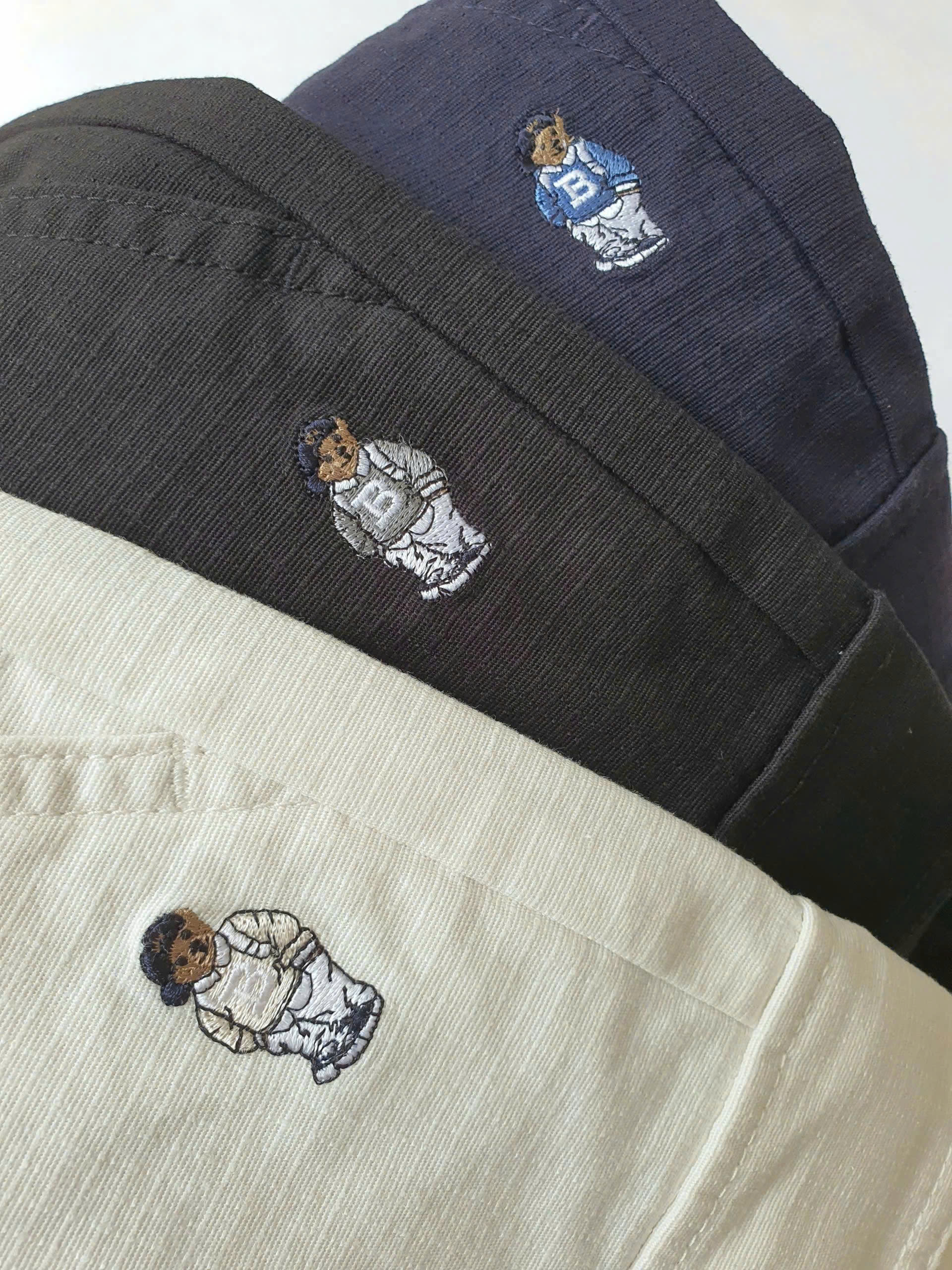 Quần kaki baggy beemon, 2 túi hộp thêu gấu teddy