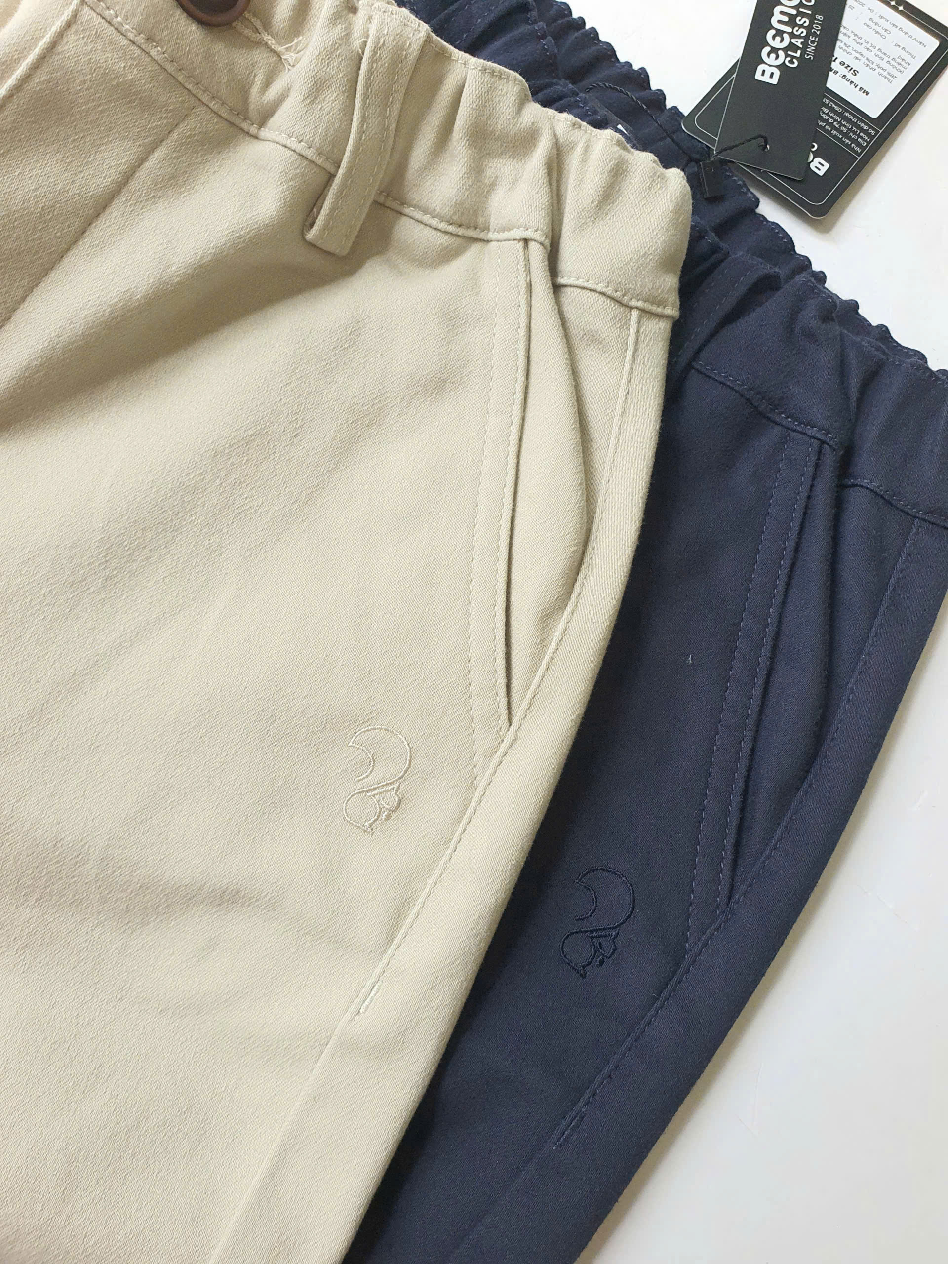 Quần kaki baggy, túi đắp Beemon, thêu hình sóc