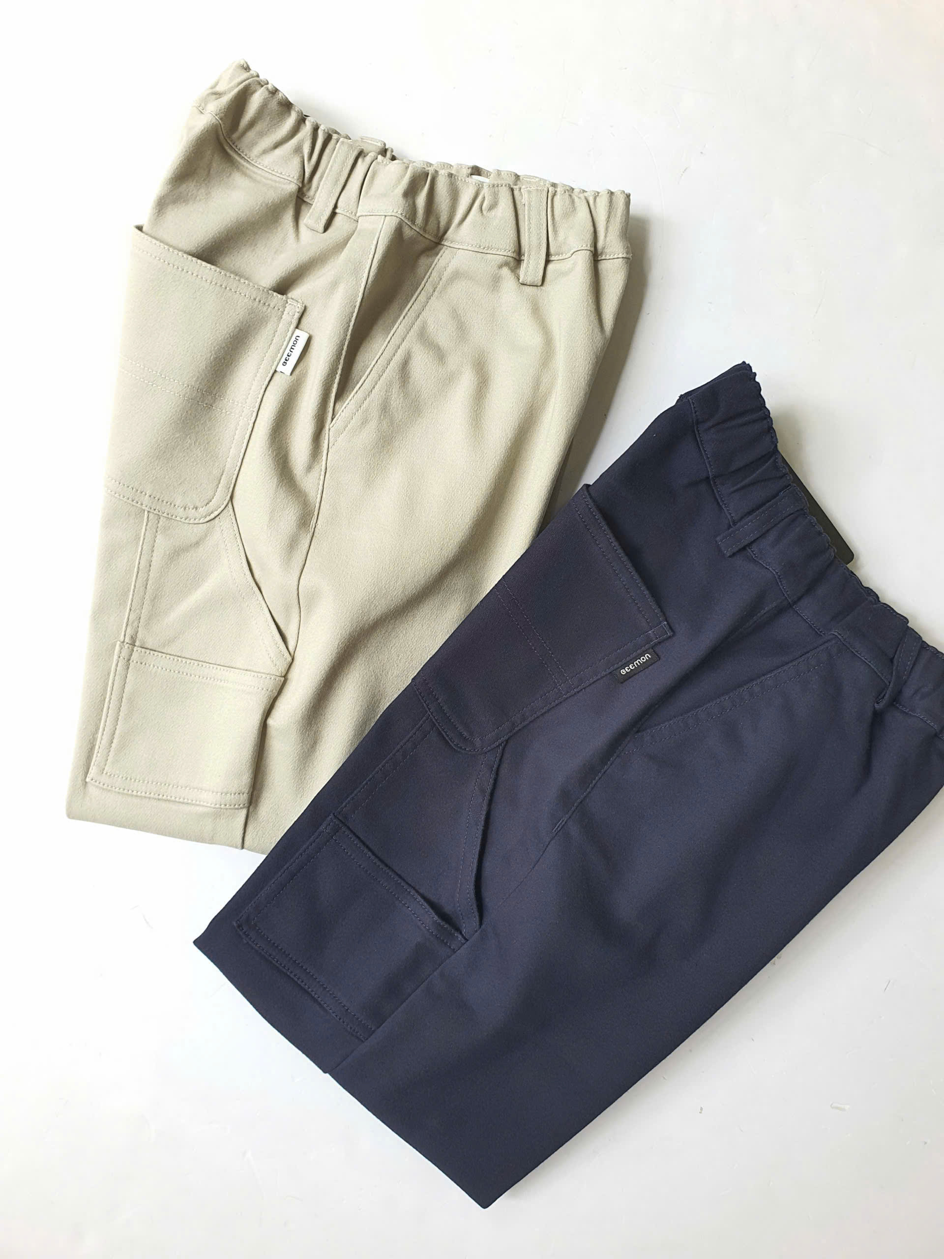 Quần kaki baggy, túi đắp Beemon, thêu hình sóc