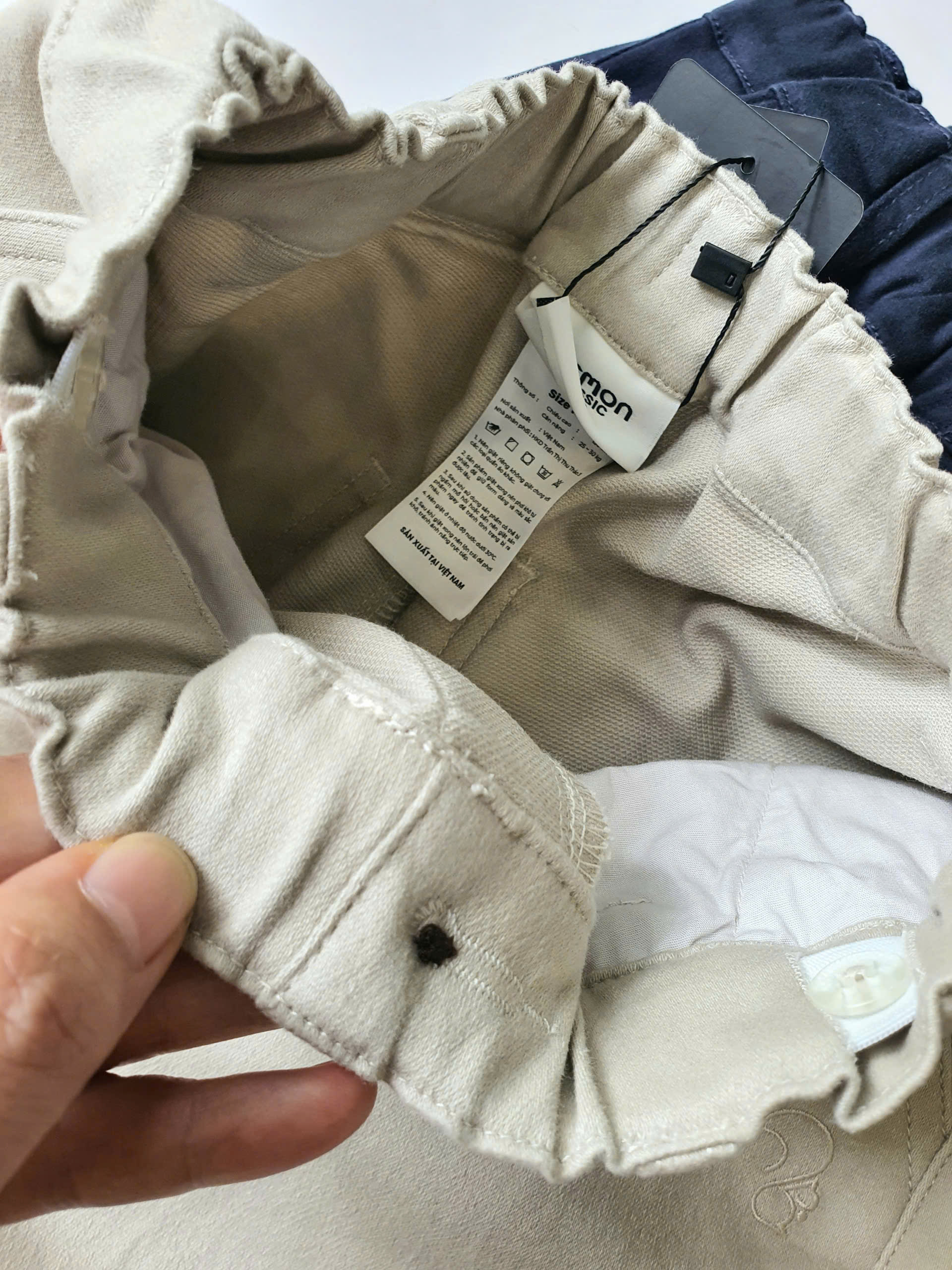 Quần kaki baggy, túi đắp Beemon, thêu hình sóc
