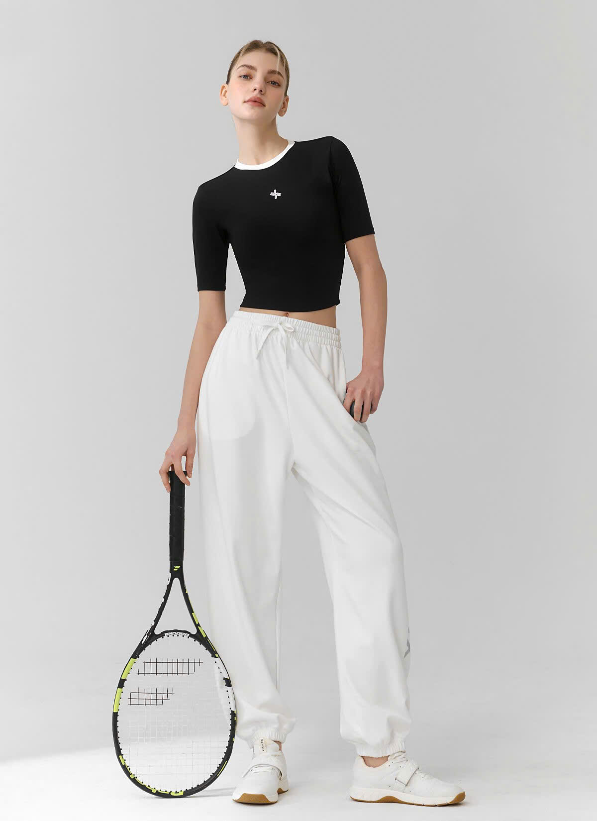 Quần nỉ da cá, cạp chun dây buộc, dáng jogger chữ in