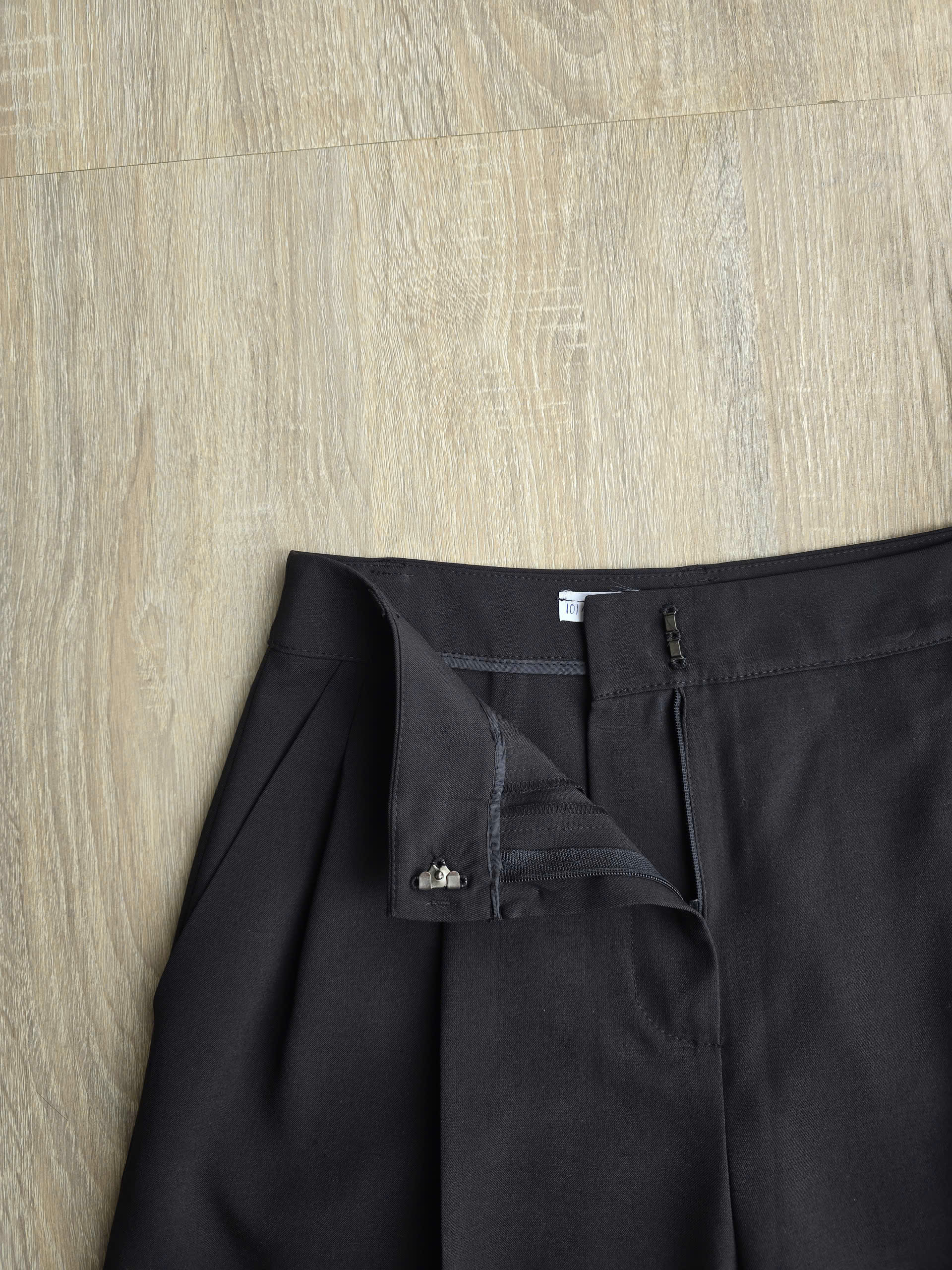 Quần short bermuda xếp ly, 2 màu