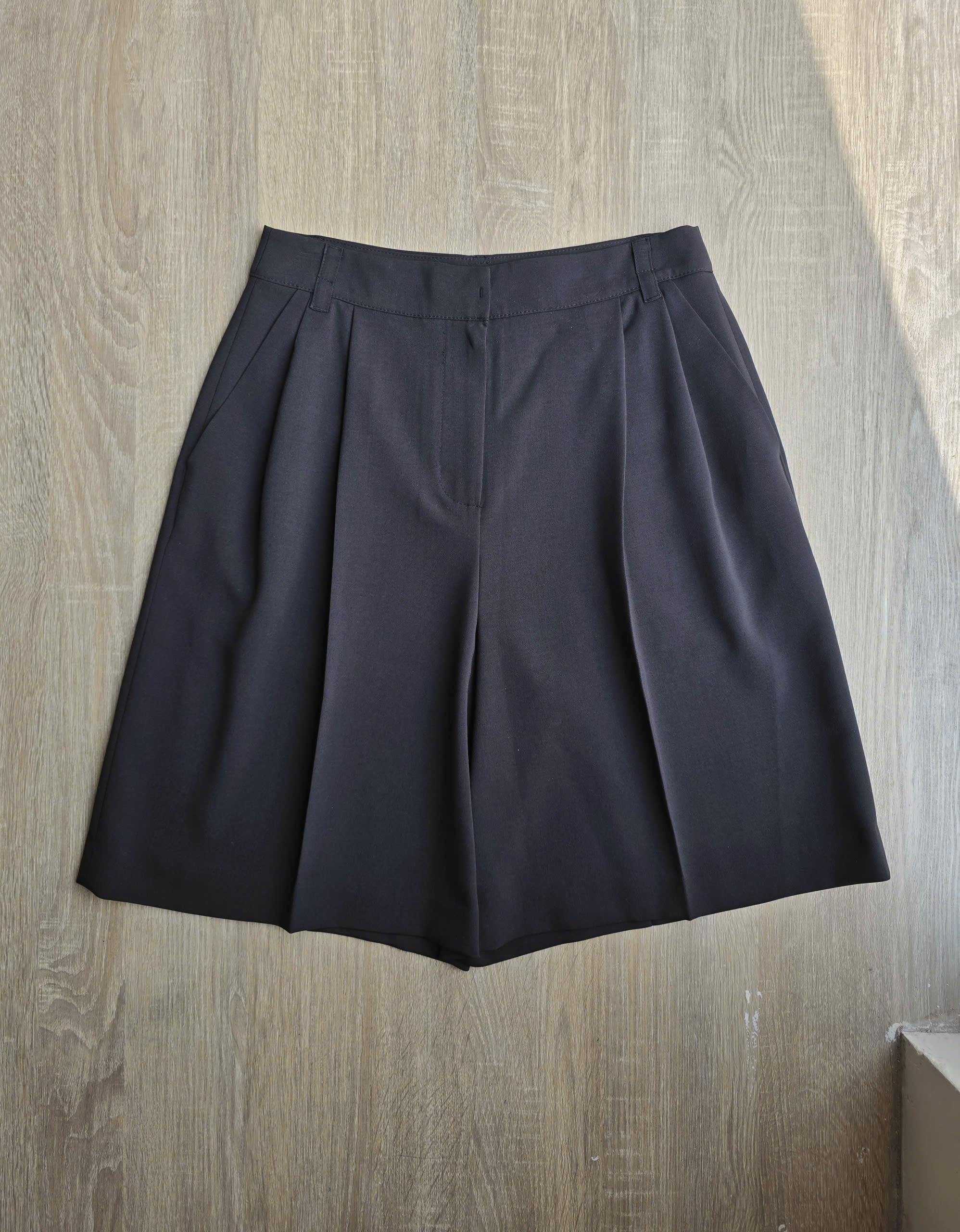 Quần short bermuda xếp ly, 2 màu