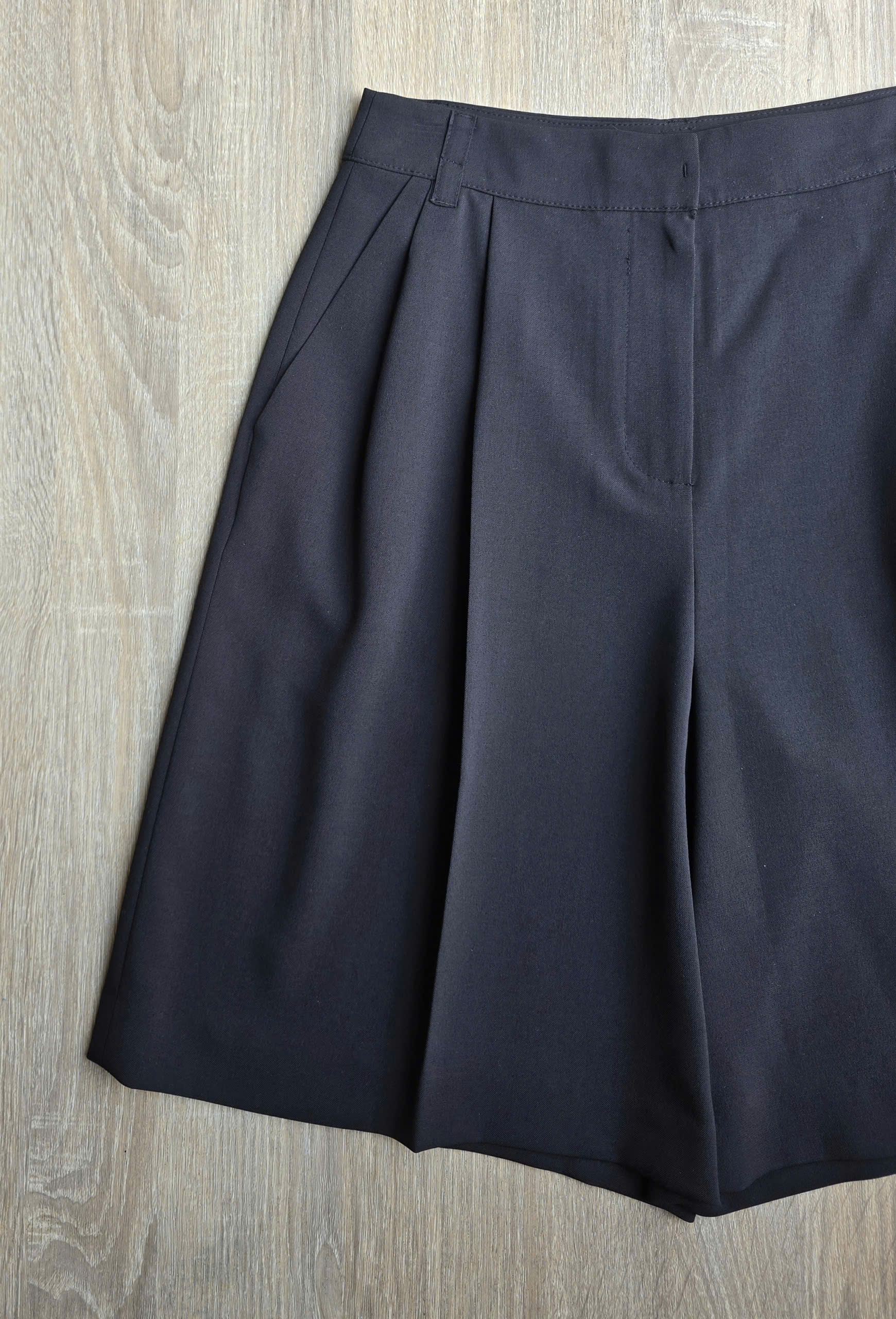 Quần short bermuda xếp ly, 2 màu