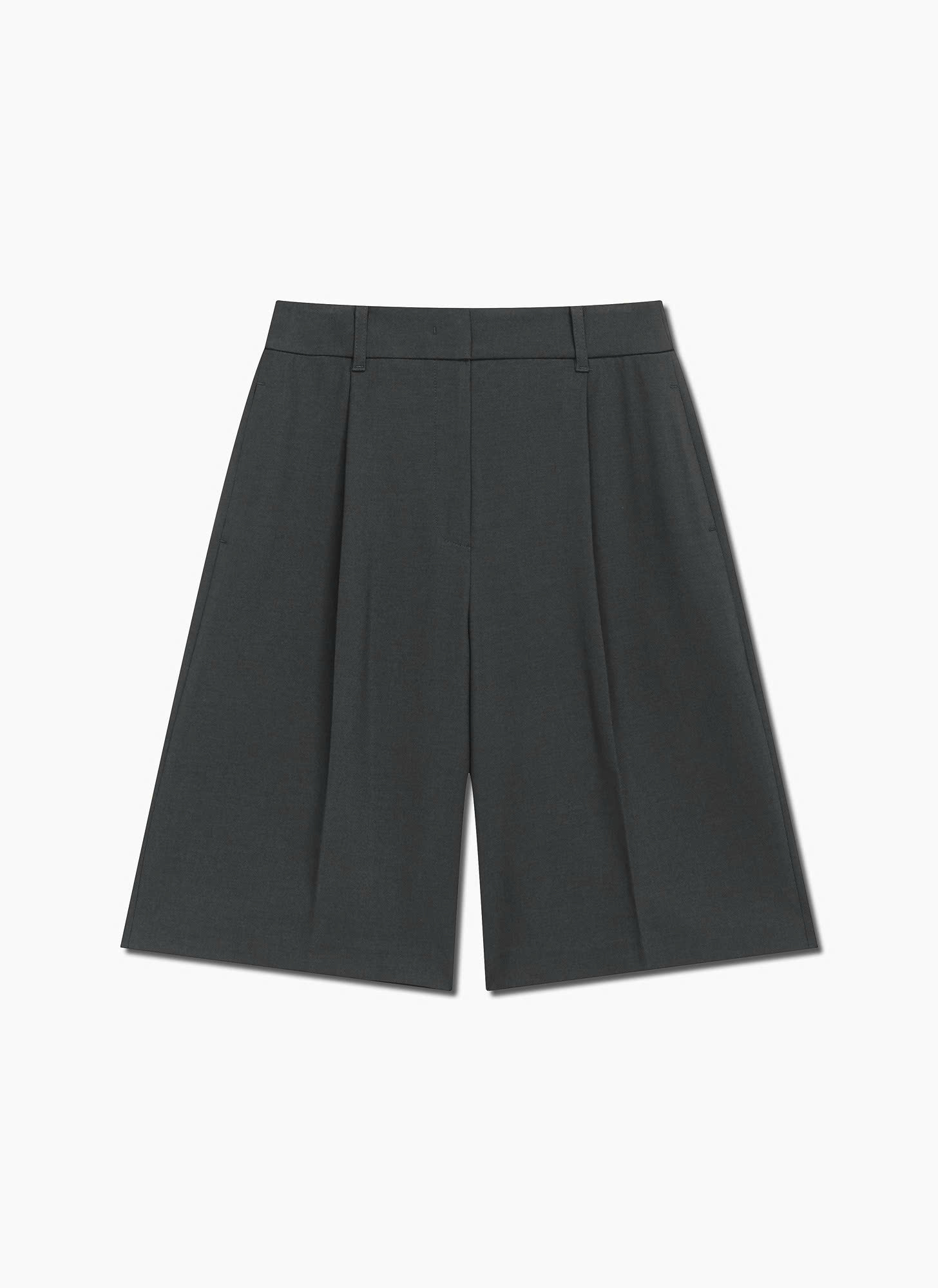 Quần short dài, may 1 ly đơn, 2 túi hông