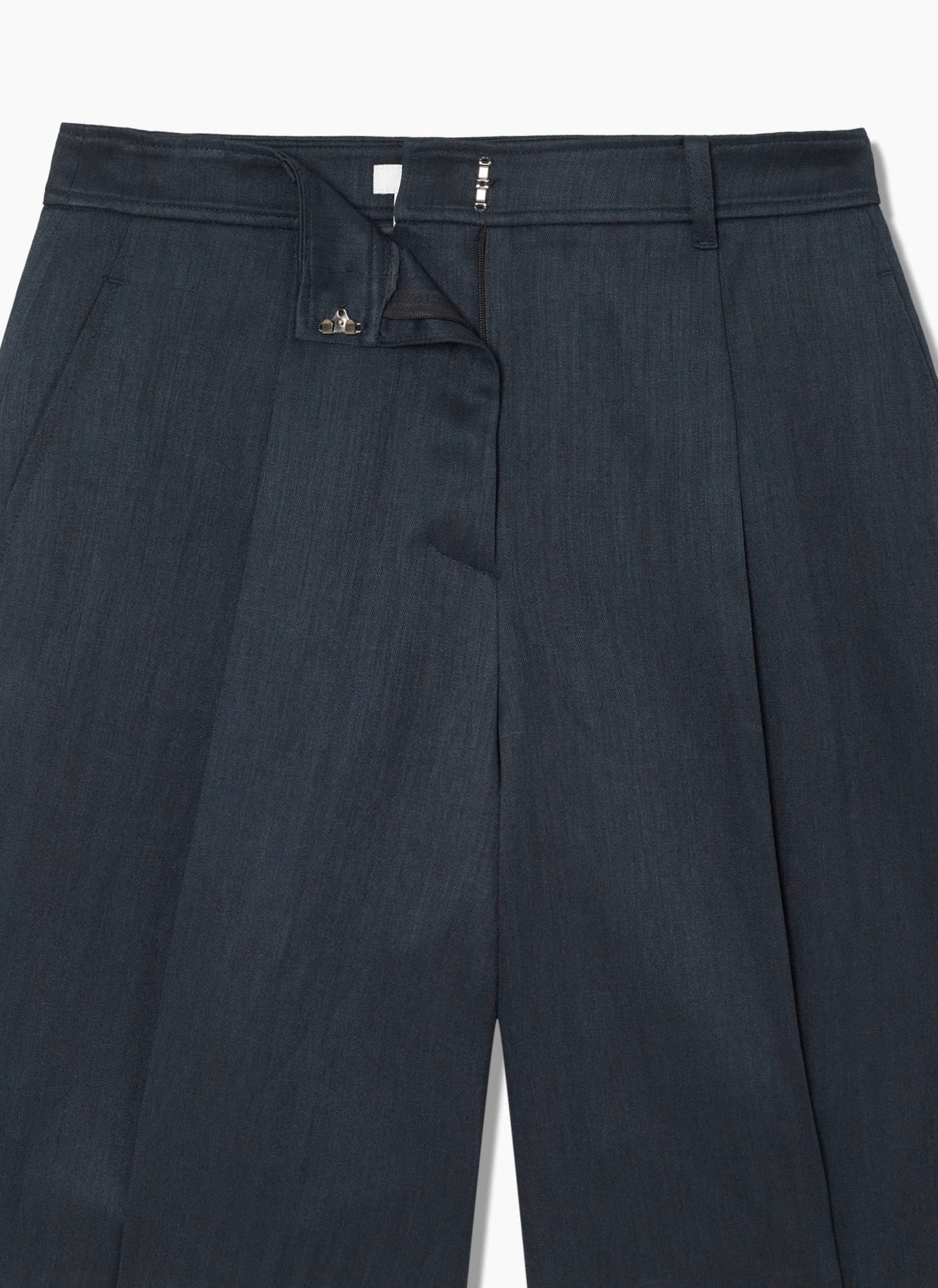 Quần short dài pha rayon, xếp ly, 2 túi chéo