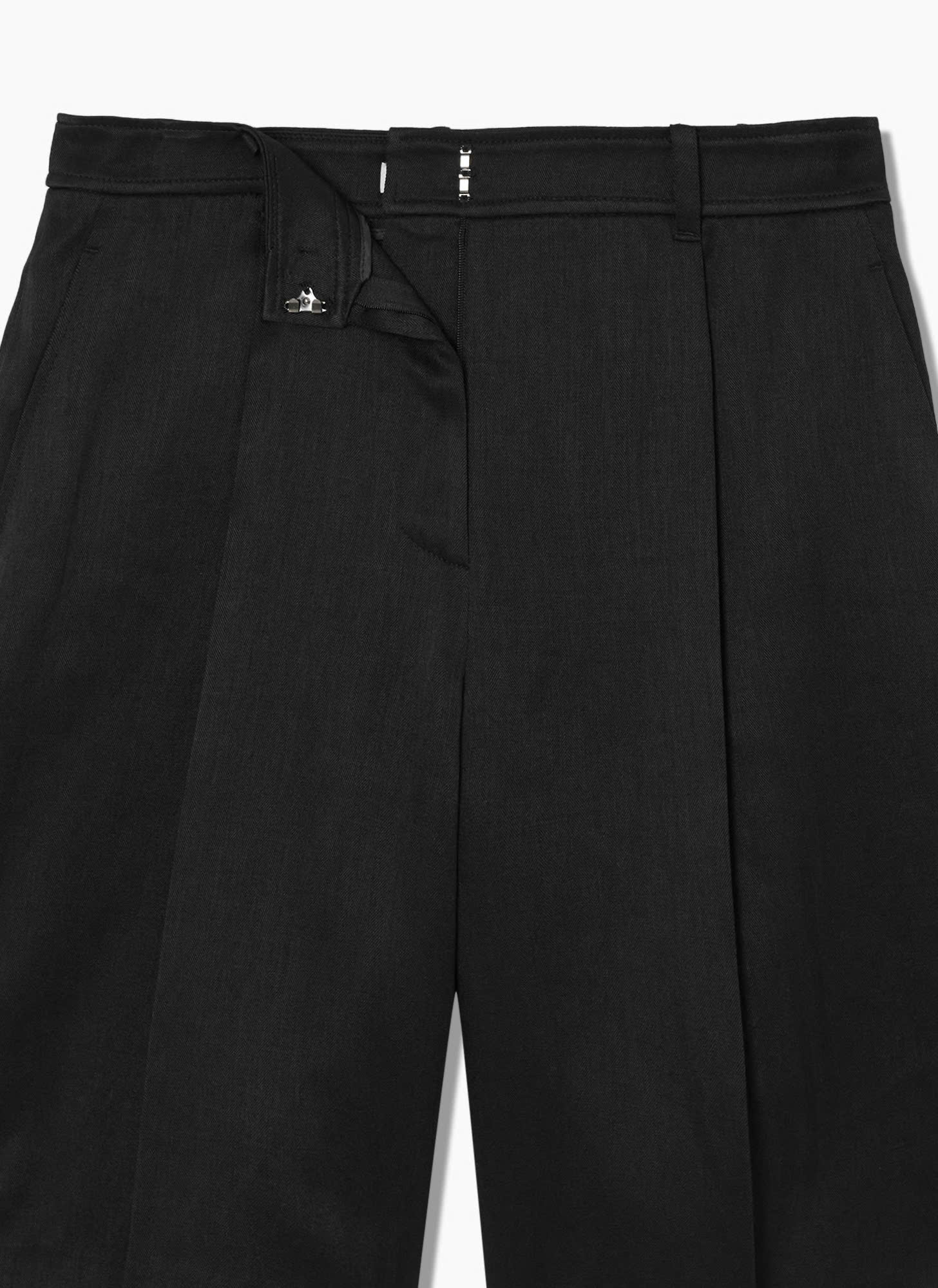 Quần short dài pha rayon, xếp ly, 2 túi chéo