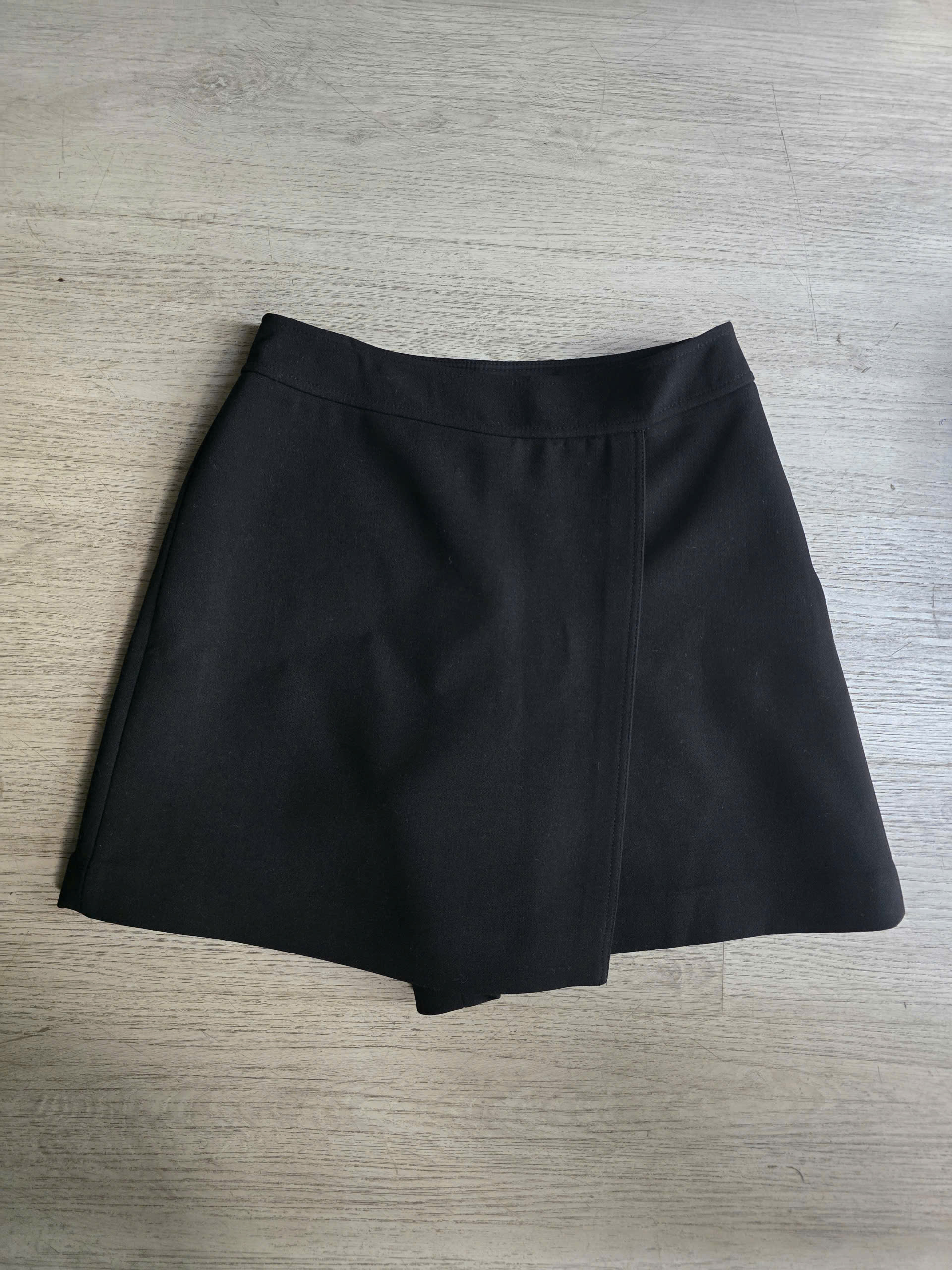 Quần short giả váy, vạt chéo phía trước