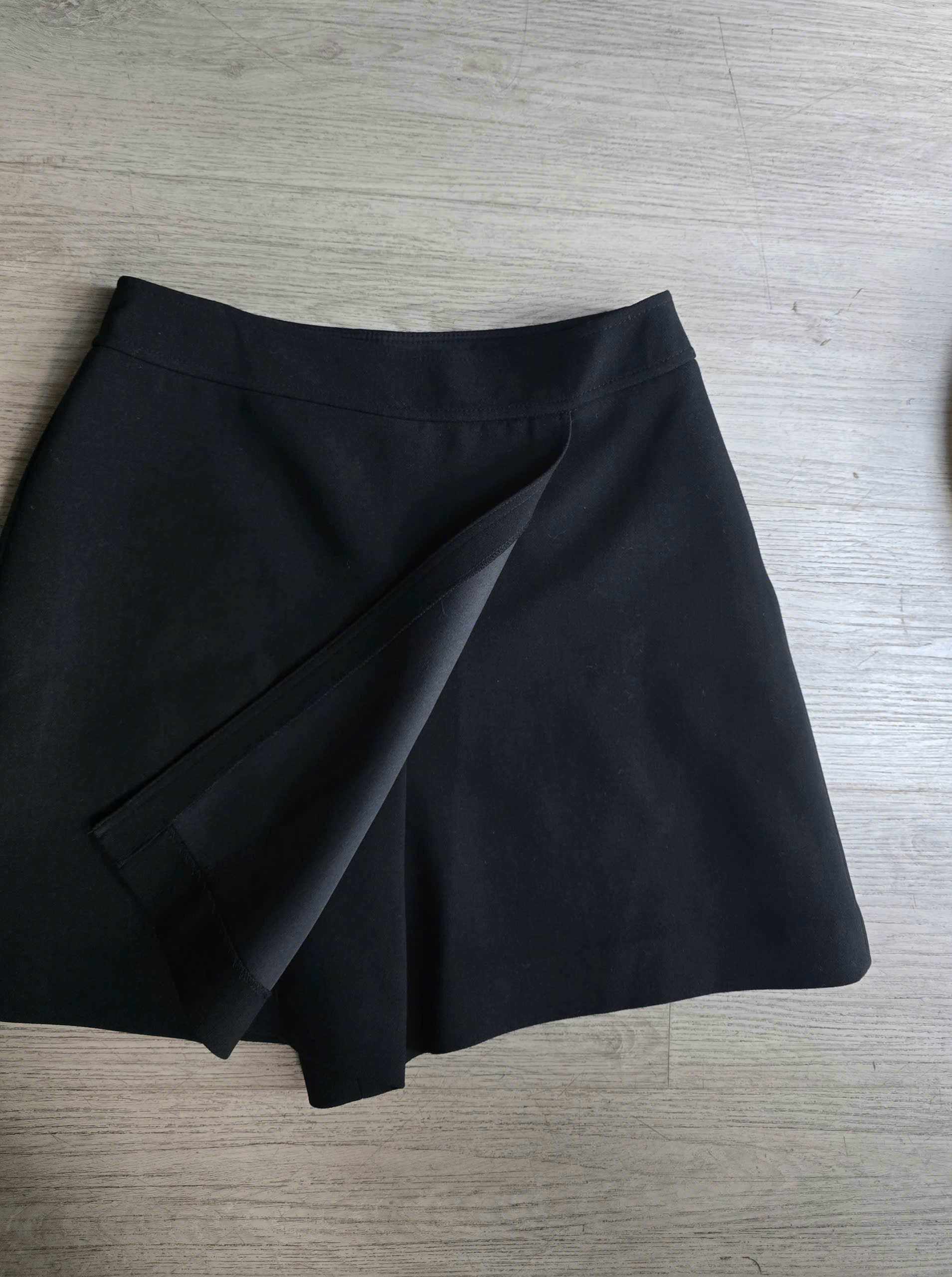 Quần short giả váy, vạt chéo phía trước