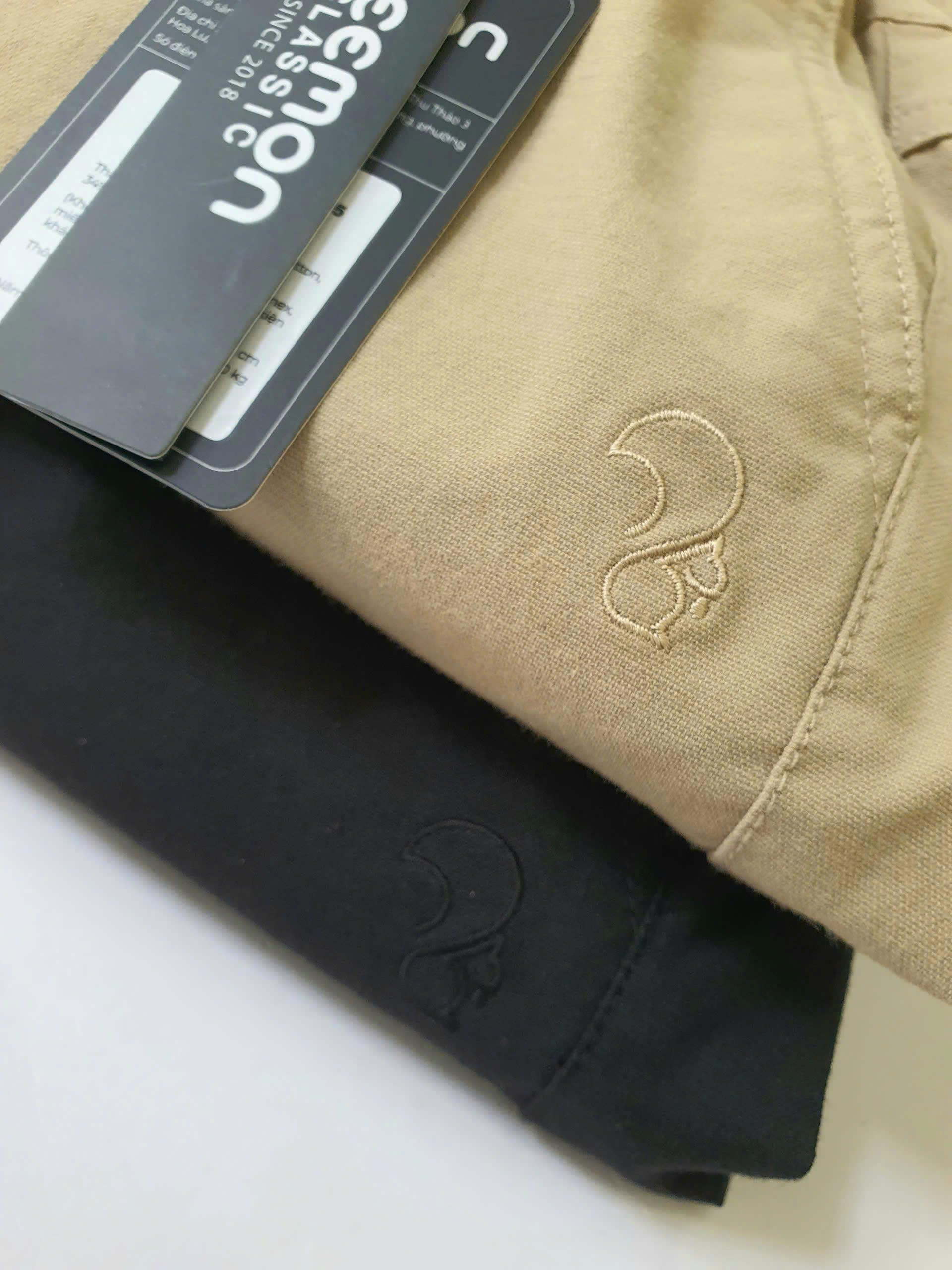Quần short kaki beemon trẻ em cạp chun thêu sóc, 2 màu