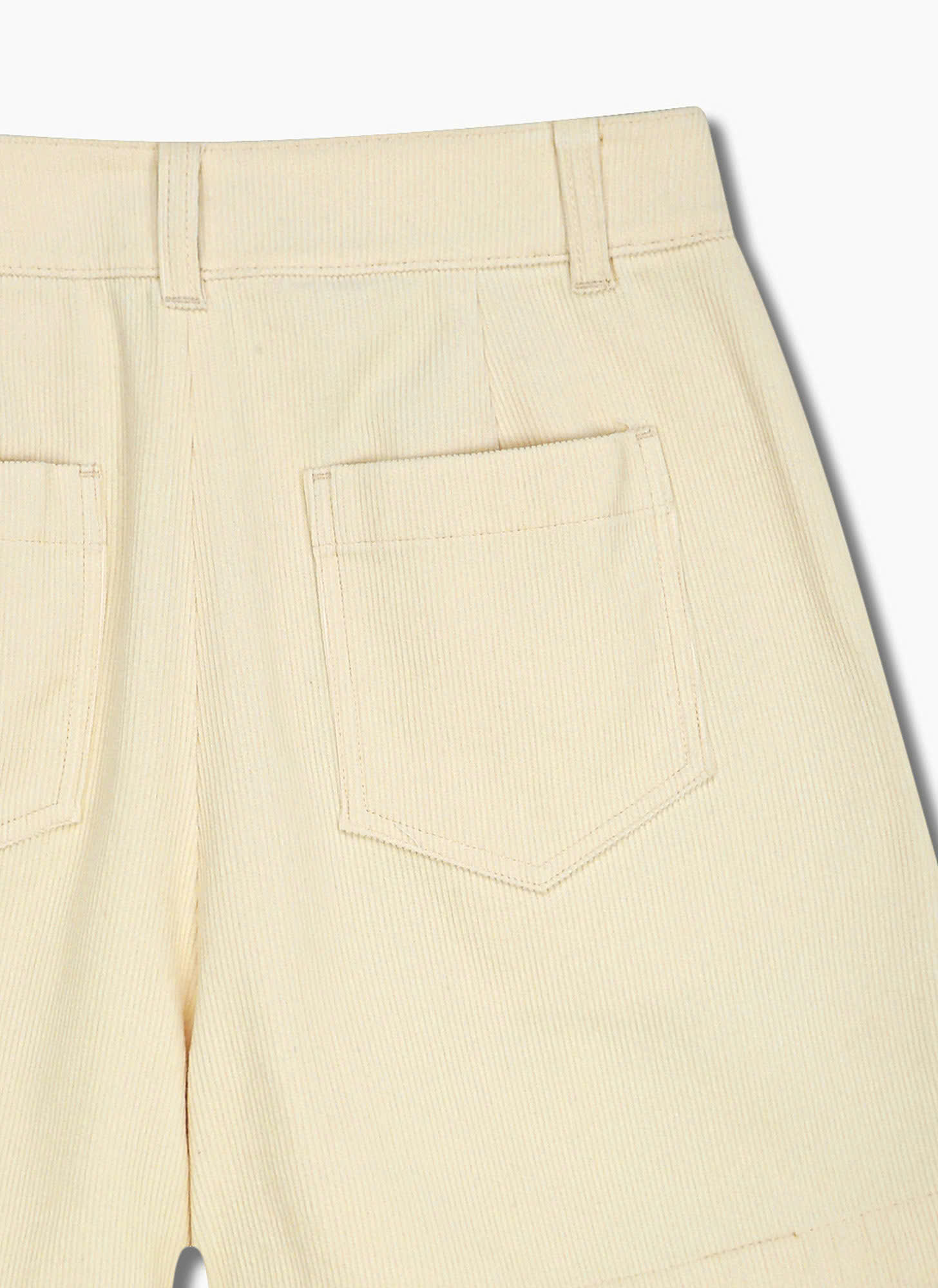 Quần short nhung cặp cài cúc, có túi, 2 ly trước