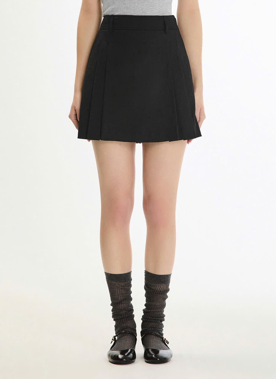 Quần short vải, vạt váy, xếp ly hông, khóa cạnh