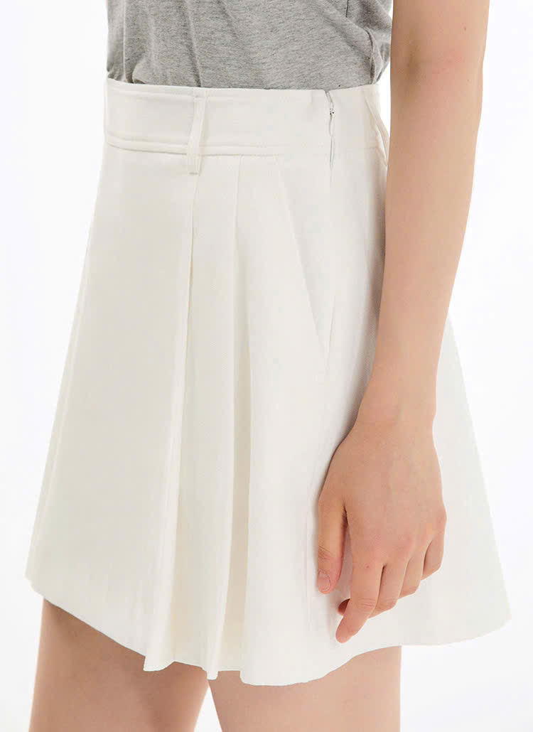 Quần short vải, vạt váy, xếp ly hông, khóa cạnh