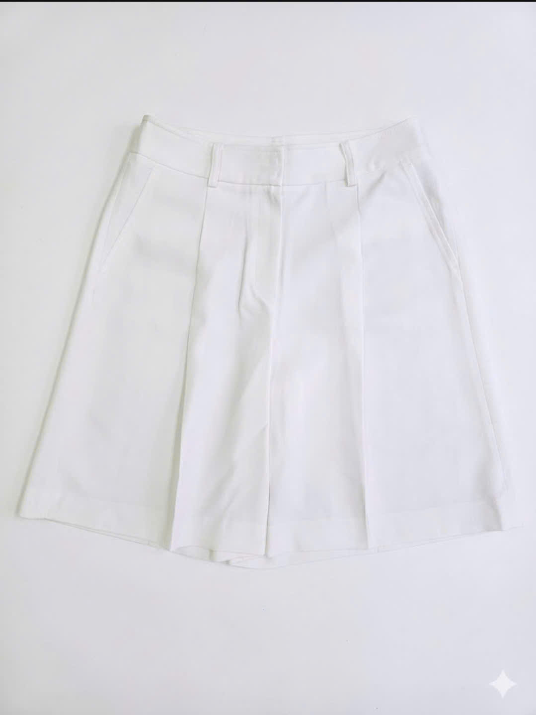 Quần short xếp 1 ly, 2 túi chéo