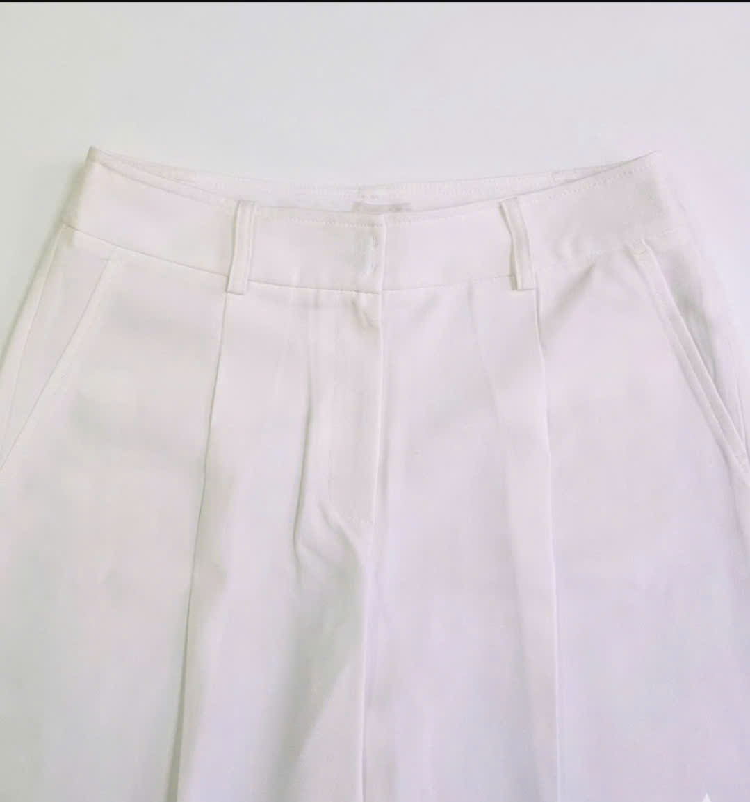 Quần short xếp 1 ly, 2 túi chéo