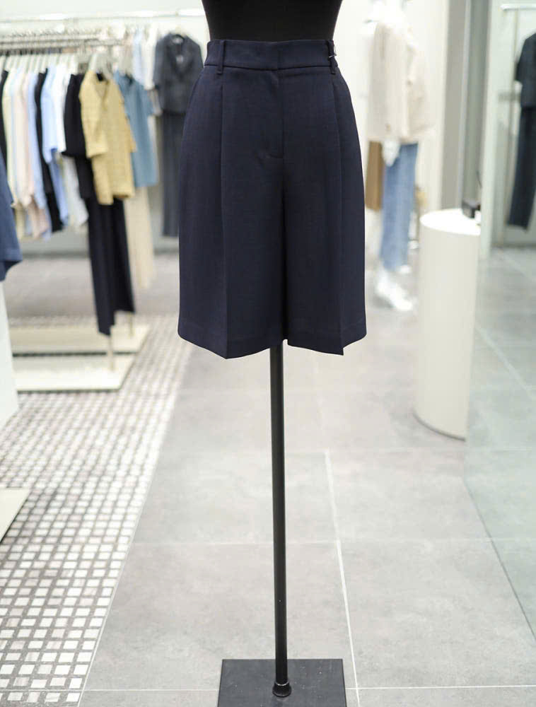 Quần short xếp 1 ly, cạp chun sau, 2 túi chéo