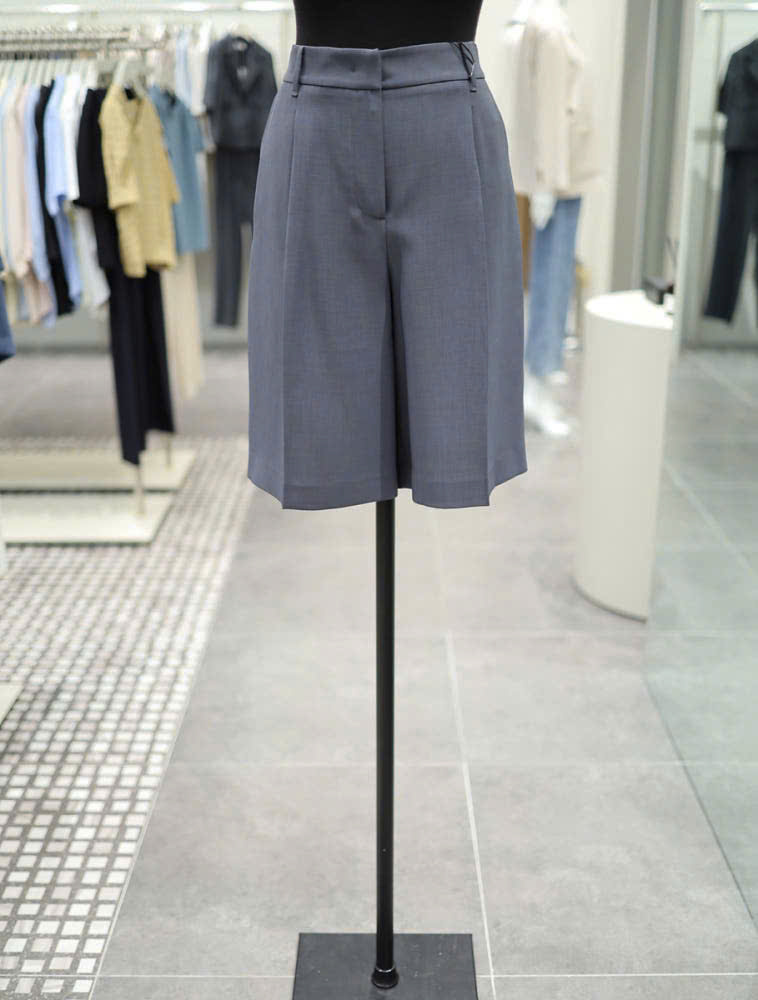 Quần short xếp 1 ly, cạp chun sau, 2 túi chéo