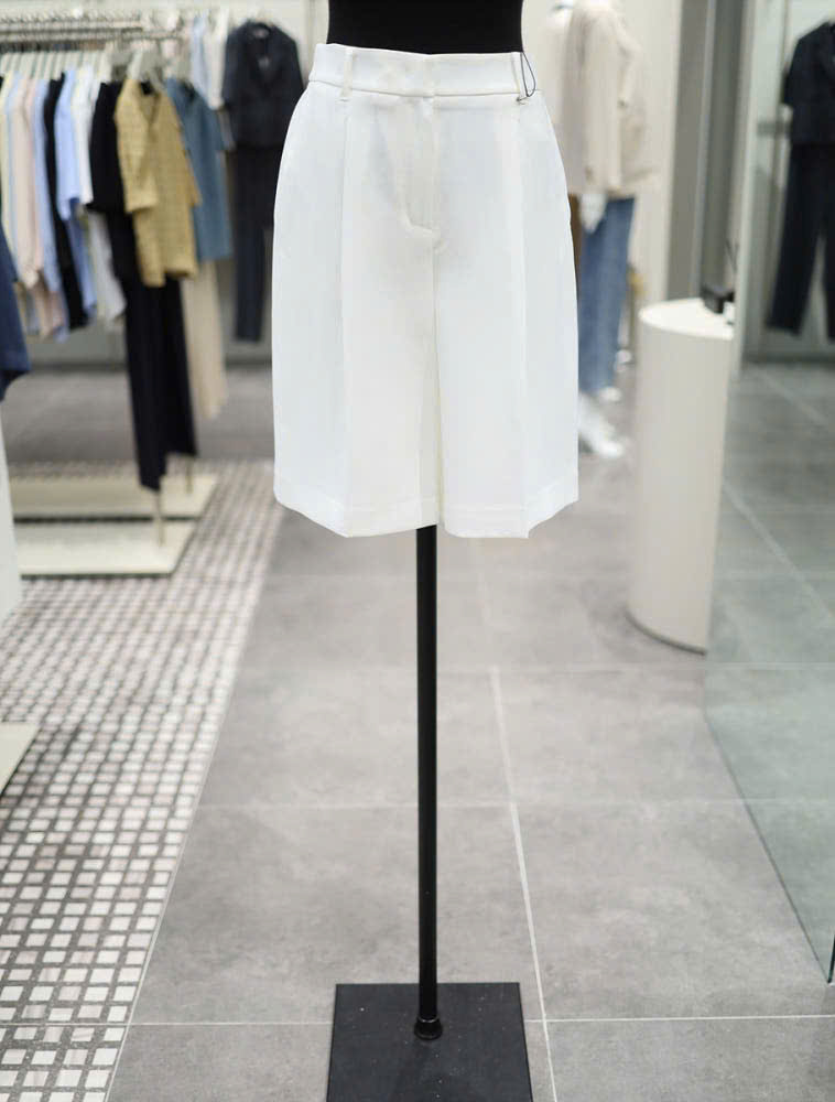 Quần short xếp 1 ly, cạp chun sau, 2 túi chéo