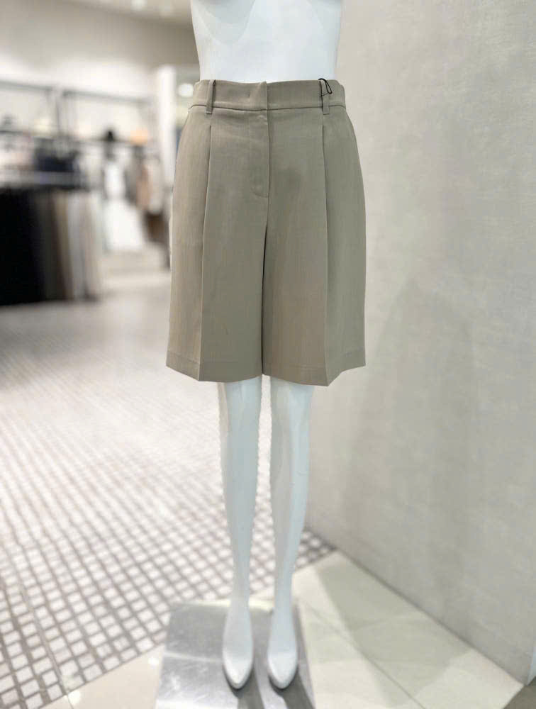 Quần short xếp 1 ly, cạp chun sau, 2 túi chéo