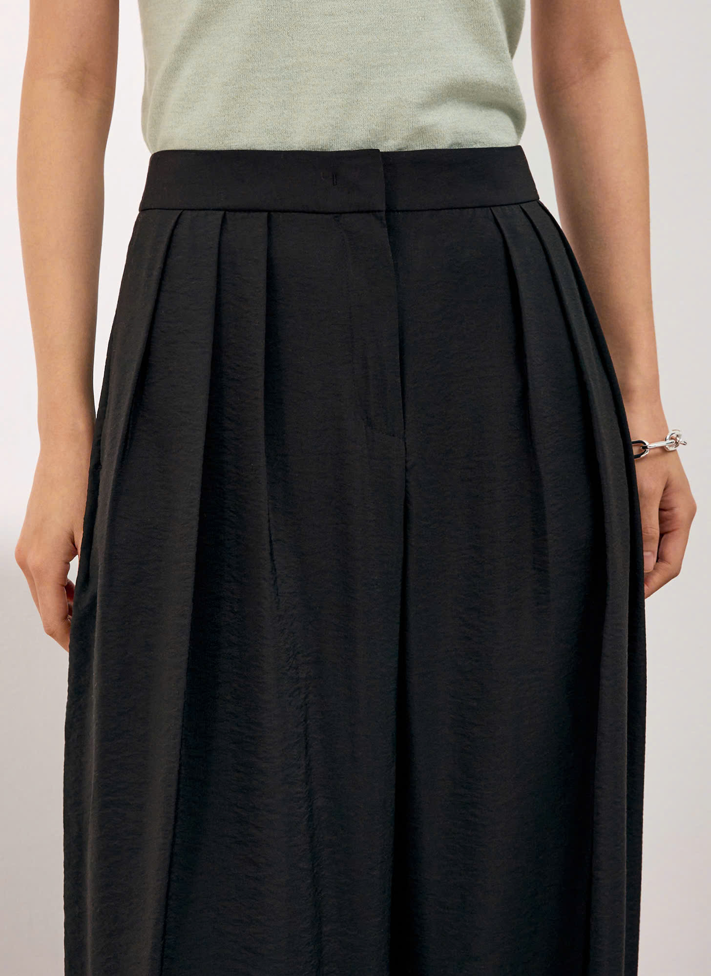 Quần suông 3 ly, pha rayon, 2 túi hông thật