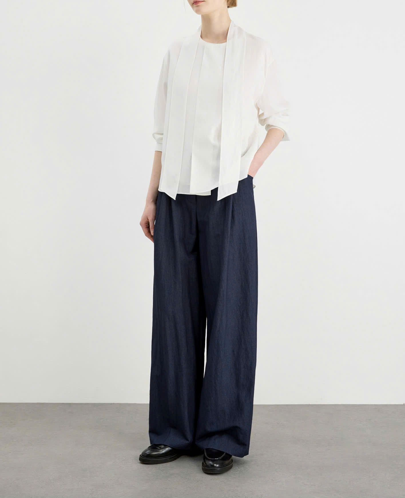 Quần suông ống rộng, xếp 2 ly, chất pha linen