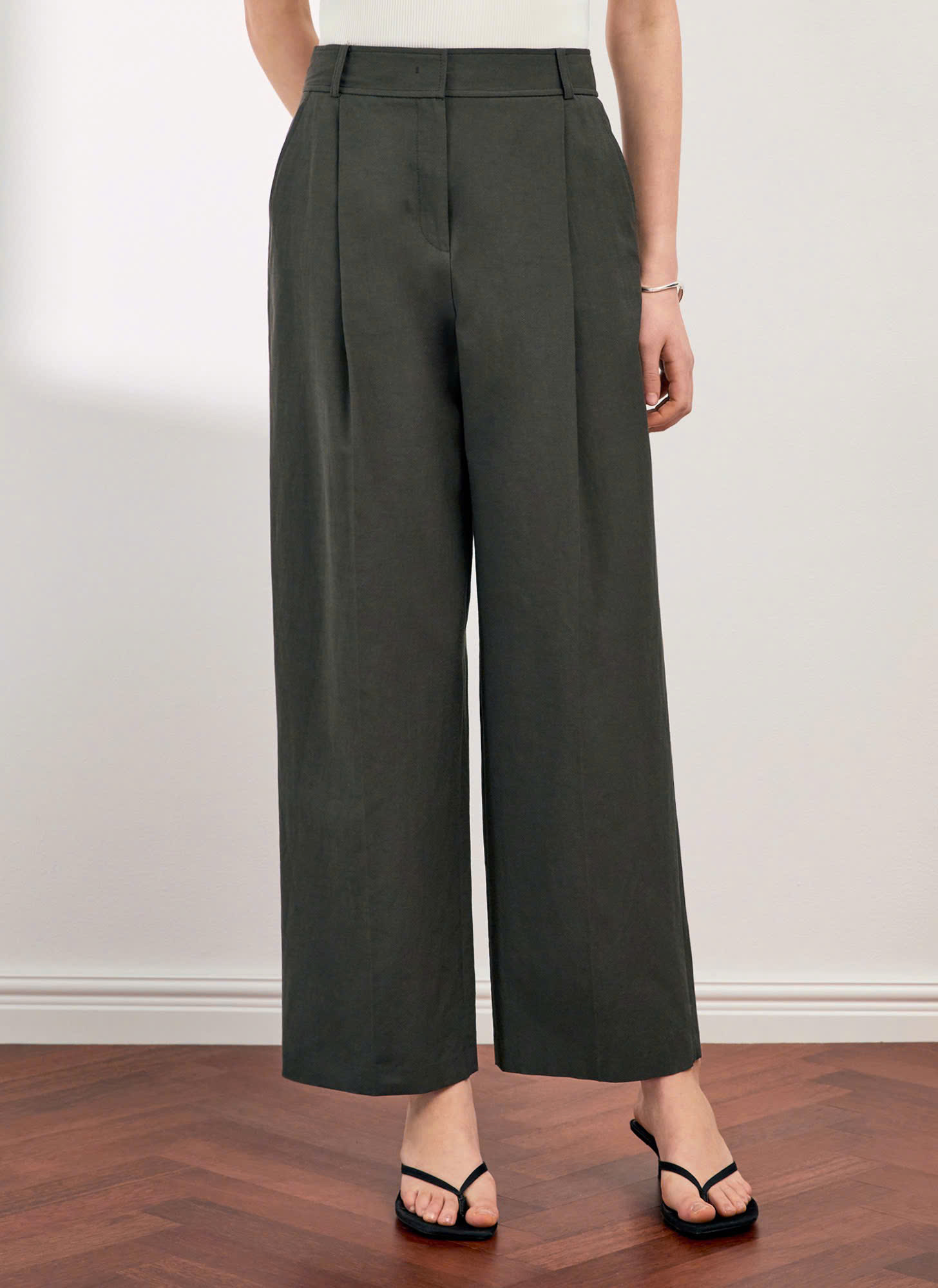 Quần suông pha rayon, may 2 túi chéo