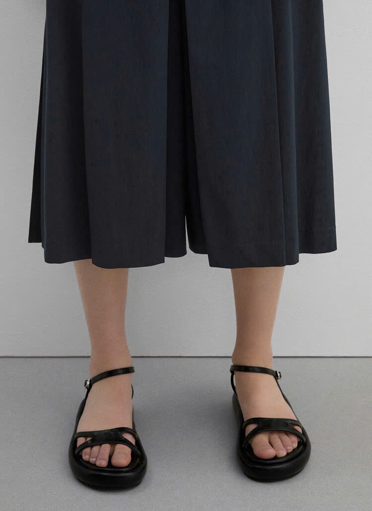 Quần váy xòe, xếp ly, xẻ hông, 2 màu