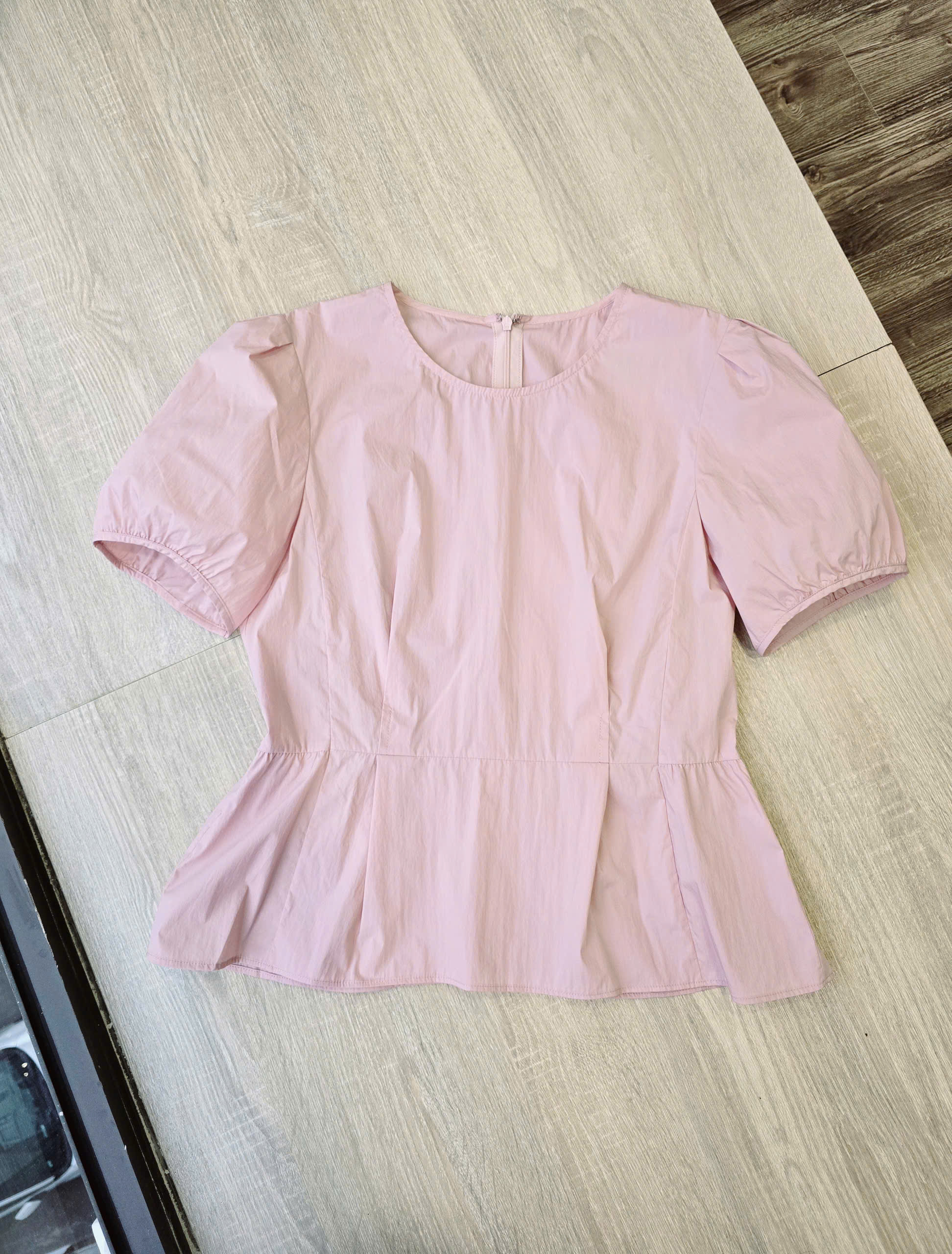 Sơ mi peplum, cổ tròn, kéo khóa sau lưng