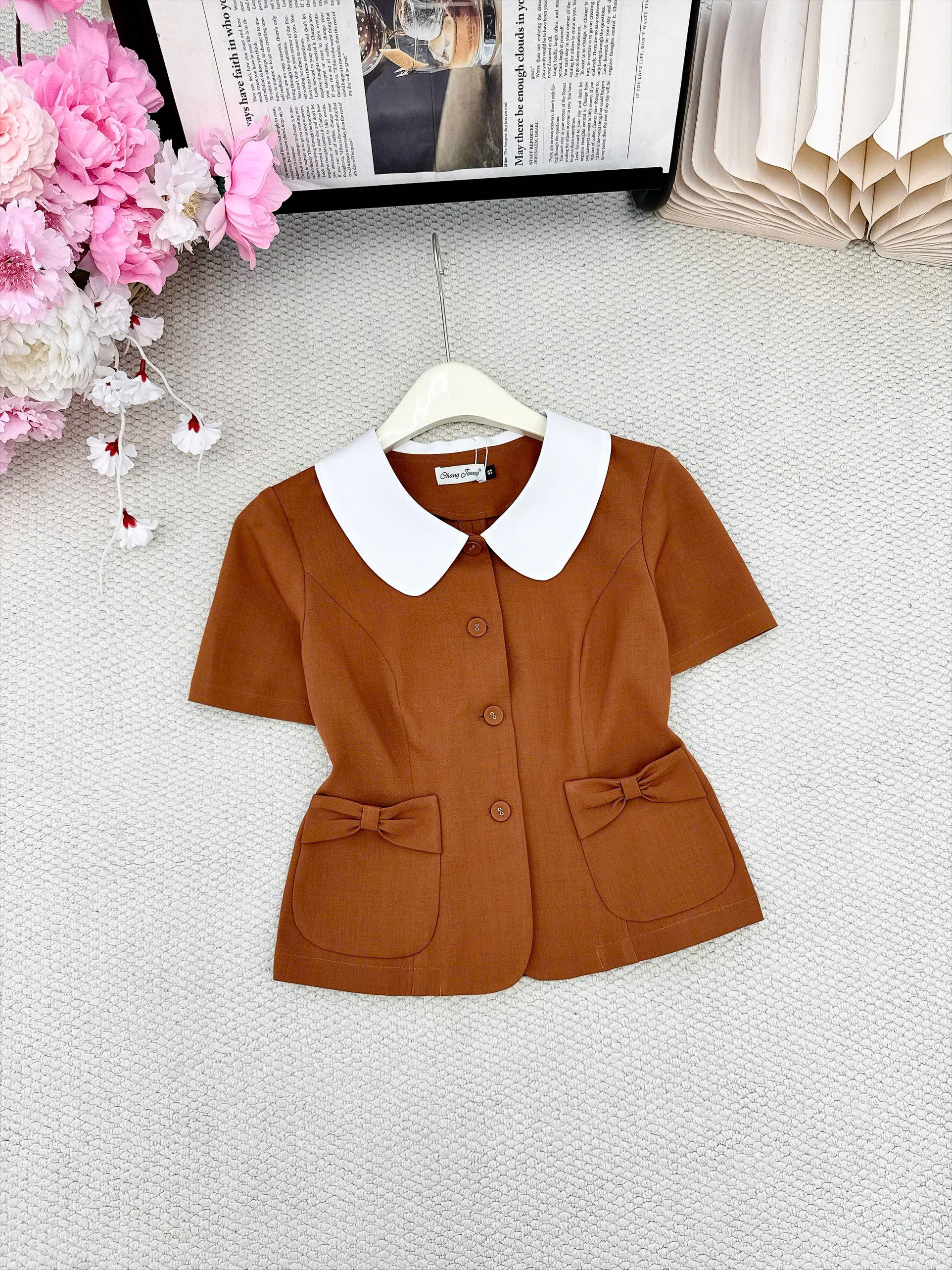 A846 Áo Cổ Sen Túi Nơ