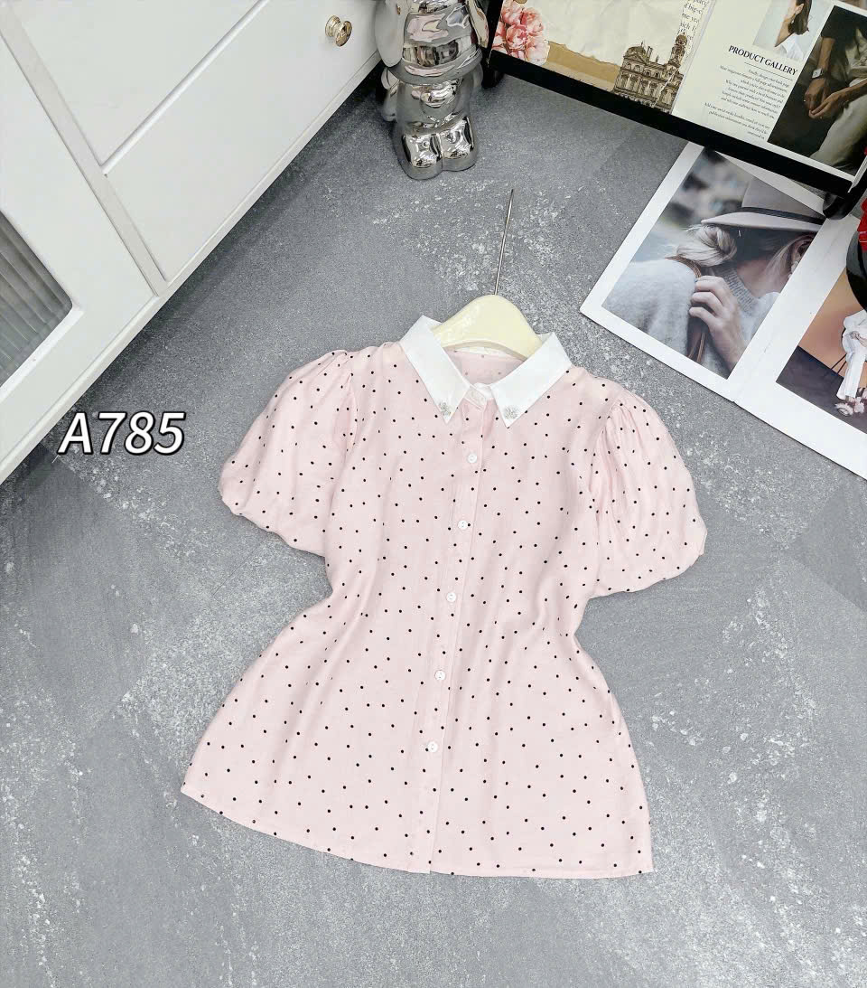 A785 áo chấm bi cổ trắng